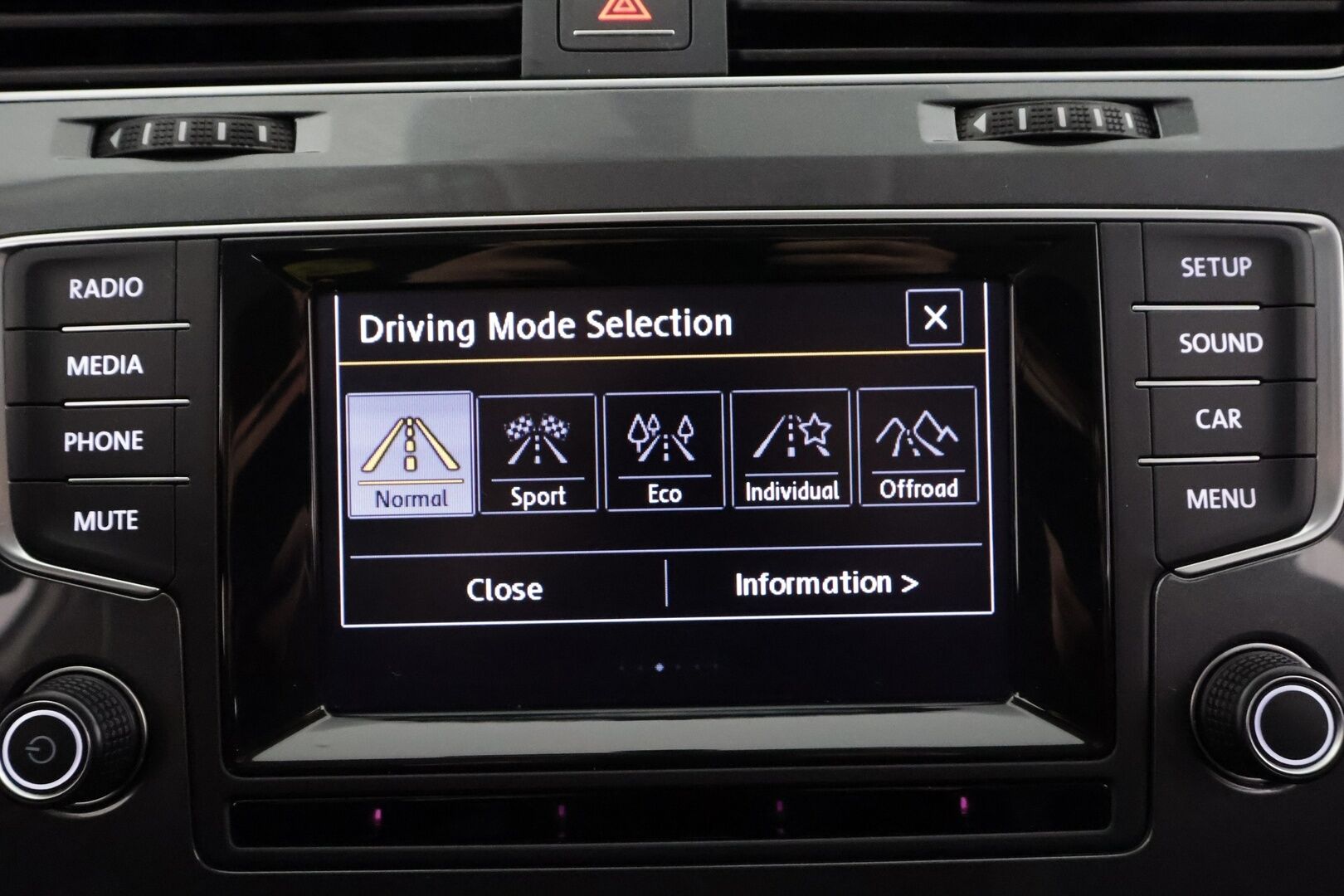 Volkswagen Golf 2015 Variant Alltrack 2,0 TDI 135 kW (184 hv) 4MOTION DSG * ACC / Xenon / Koukku / Lohko / P.kamera * - 1.Om Suomi-auto / Kahdet Renkaat