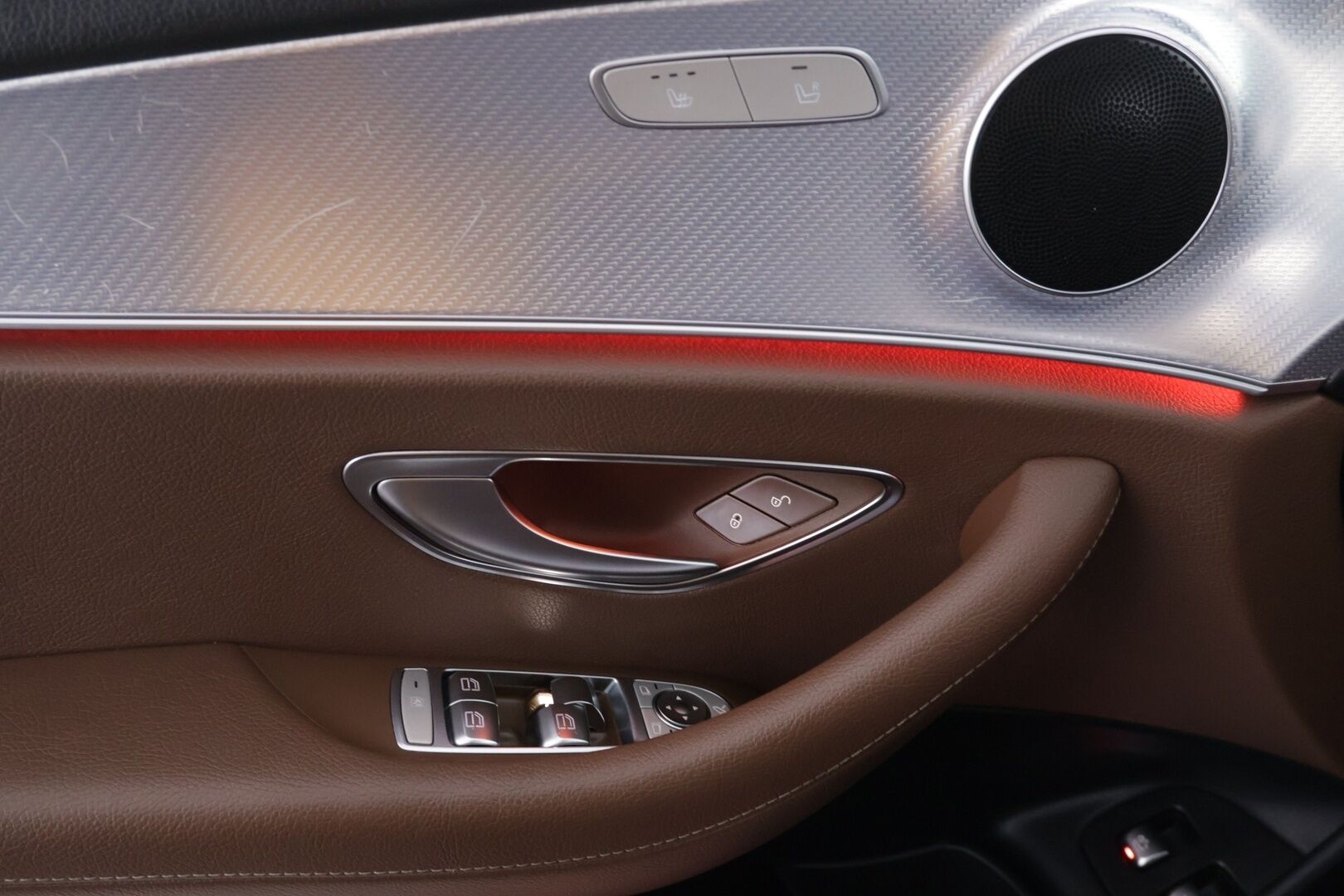 Mercedes-Benz E 2019 300 e A Business Avantgarde Edition EQ Power - Suomi-auto / LED High Performance / Widescreen / Navi / BLIS / Apple & Android / Ambient / Puolinahat / Koukku
