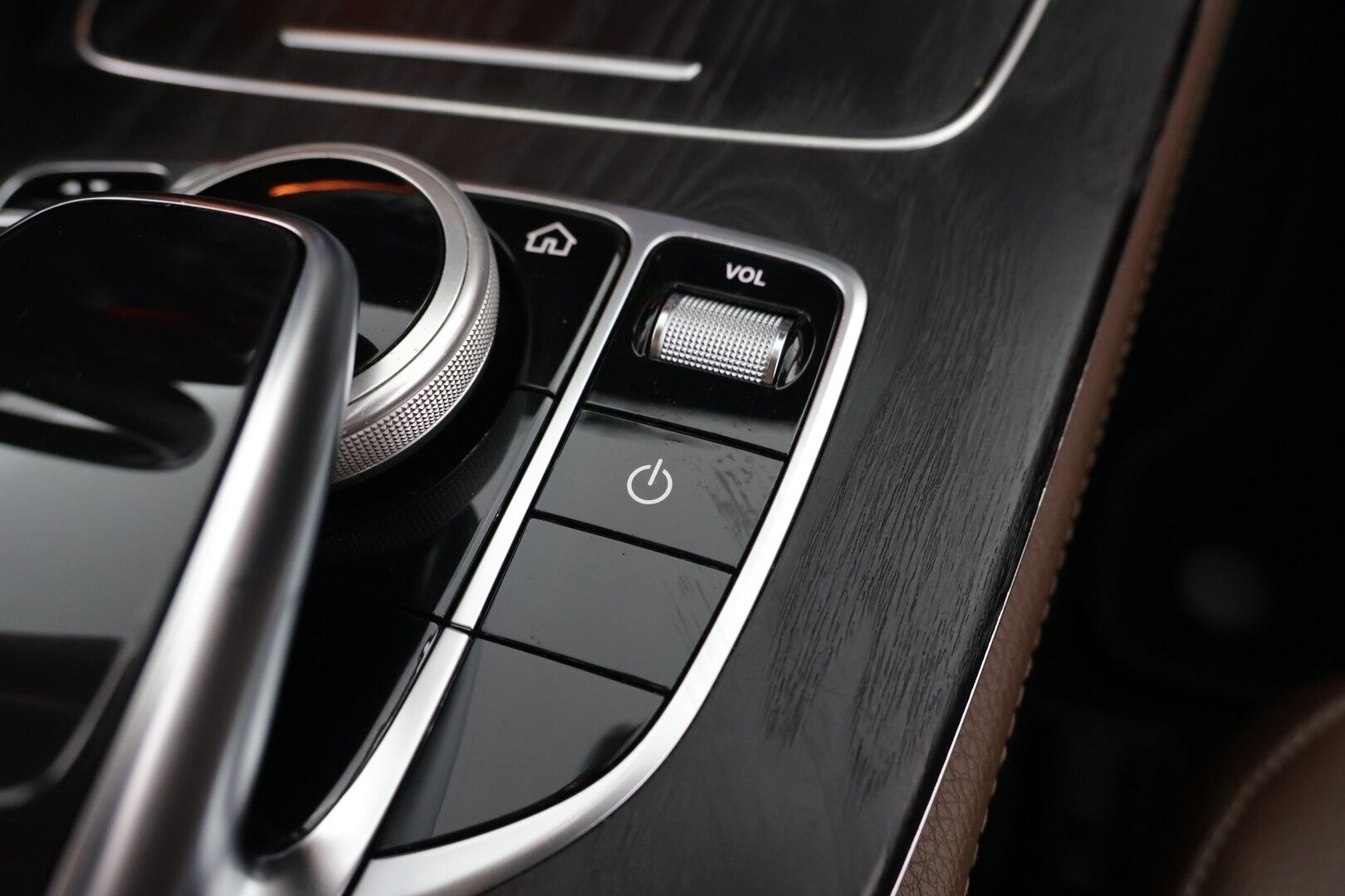 Mercedes-Benz E 2019 300 e A Business Avantgarde Edition EQ Power - Suomi-auto / LED High Performance / Widescreen / Navi / BLIS / Apple & Android / Ambient / Puolinahat / Koukku