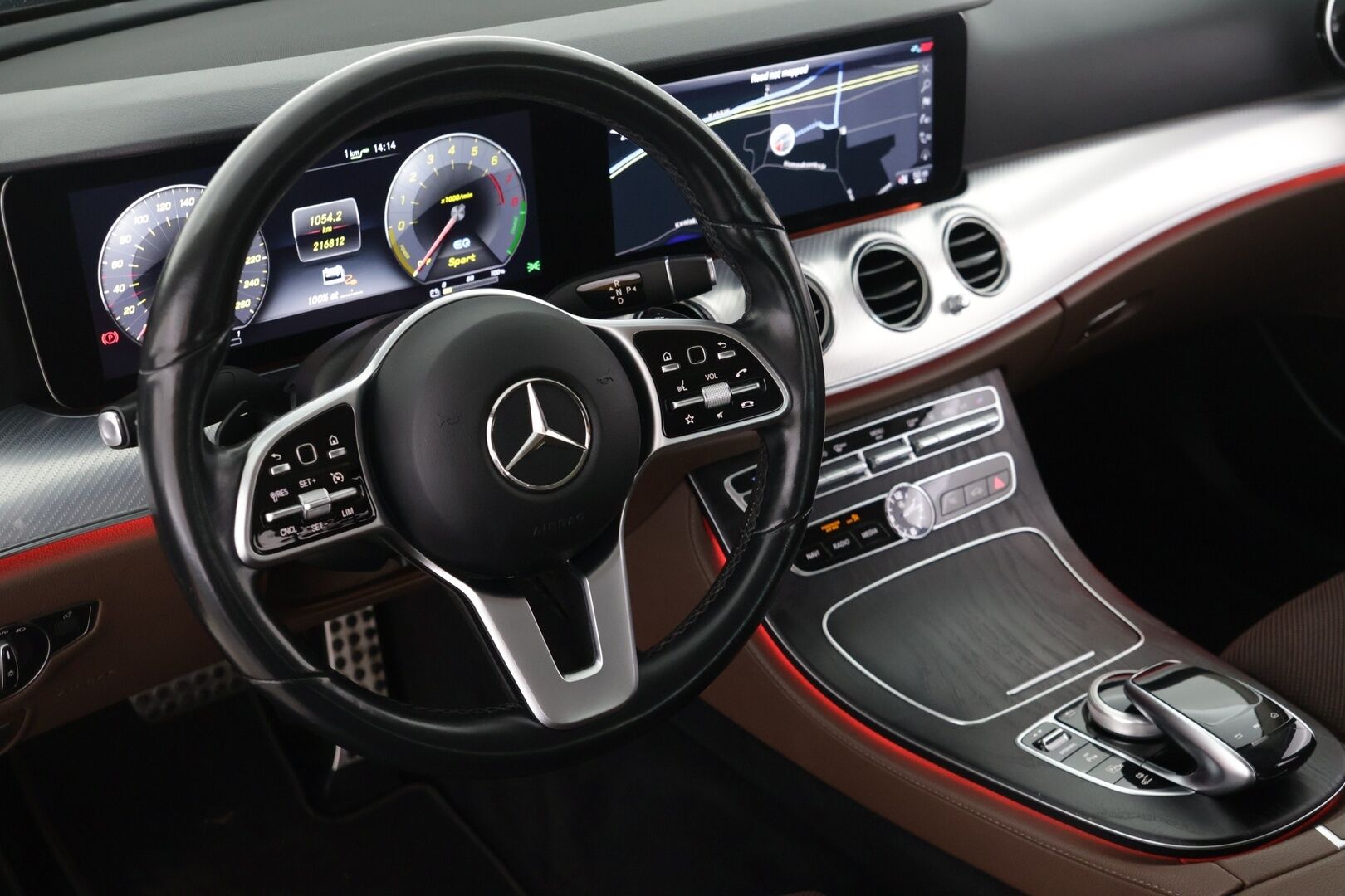 Mercedes-Benz E 2019 300 e A Business Avantgarde Edition EQ Power - Suomi-auto / LED High Performance / Widescreen / Navi / BLIS / Apple & Android / Ambient / Puolinahat / Koukku