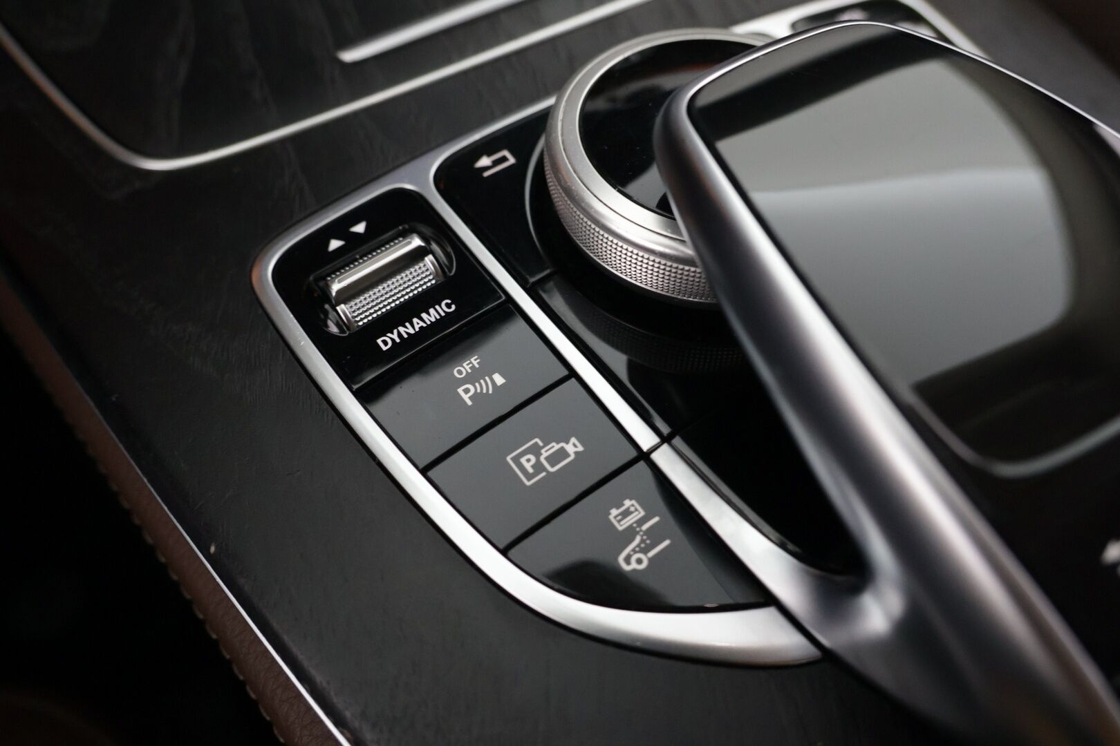 Mercedes-Benz E 2019 300 e A Business Avantgarde Edition EQ Power - Suomi-auto / LED High Performance / Widescreen / Navi / BLIS / Apple & Android / Ambient / Puolinahat / Koukku