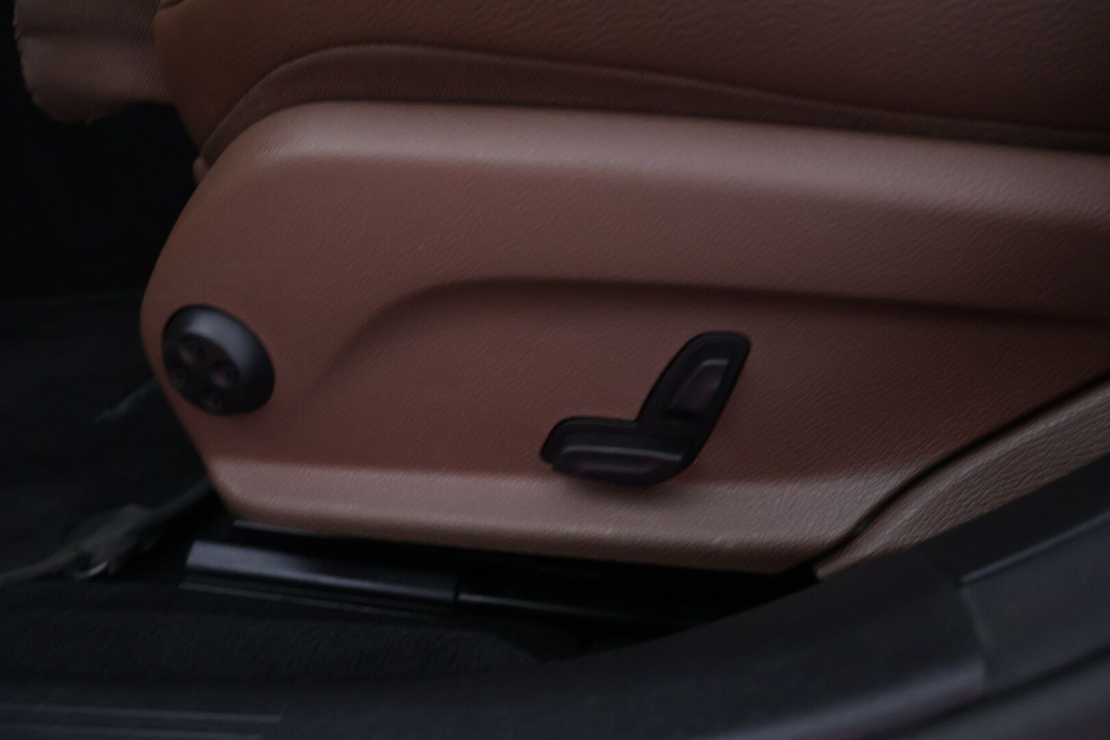 Mercedes-Benz E 2019 300 e A Business Avantgarde Edition EQ Power - Suomi-auto / LED High Performance / Widescreen / Navi / BLIS / Apple & Android / Ambient / Puolinahat / Koukku