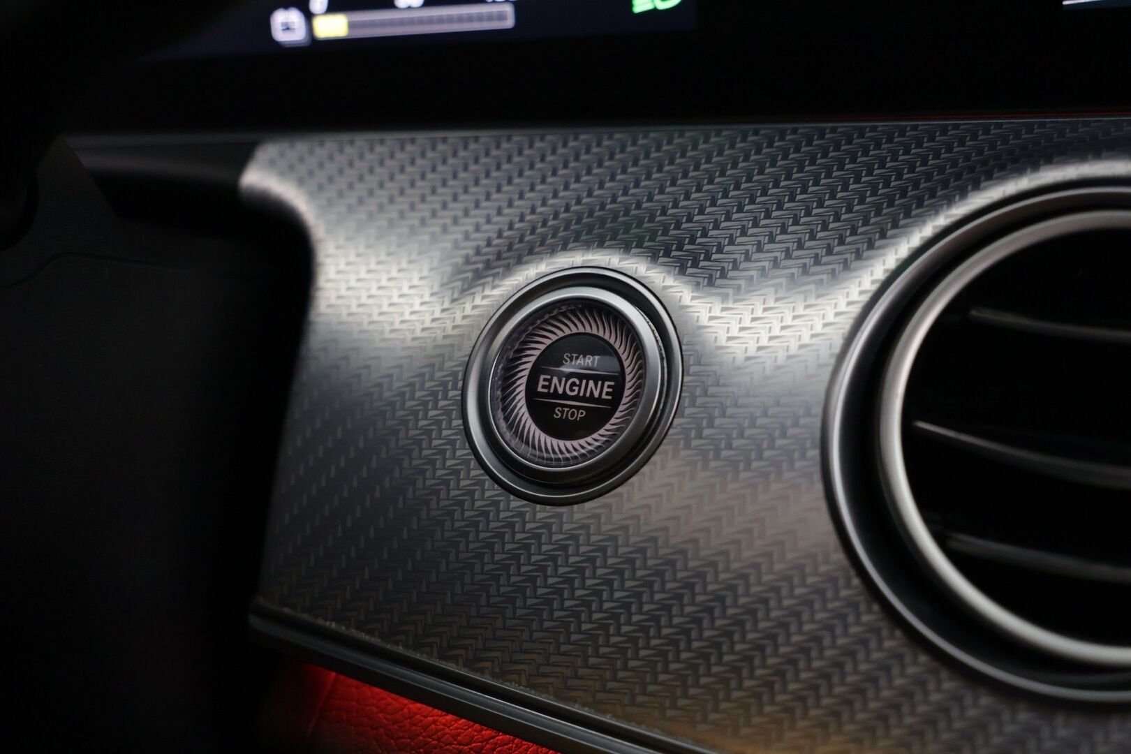 Mercedes-Benz E 2019 300 e A Business Avantgarde Edition EQ Power - Suomi-auto / LED High Performance / Widescreen / Navi / BLIS / Apple & Android / Ambient / Puolinahat / Koukku