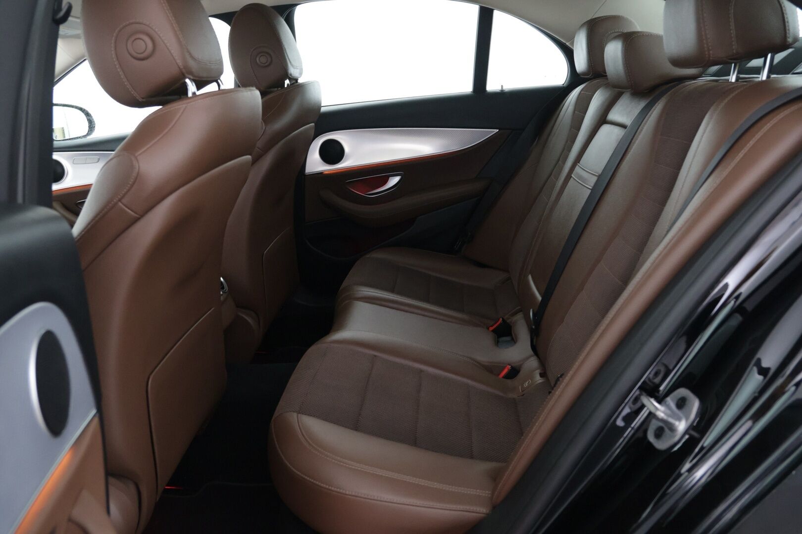 Mercedes-Benz E 2019 300 e A Business Avantgarde Edition EQ Power - Suomi-auto / LED High Performance / Widescreen / Navi / BLIS / Apple & Android / Ambient / Puolinahat / Koukku
