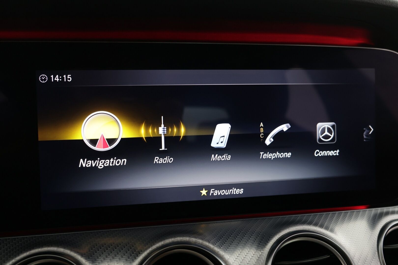 Mercedes-Benz E 2019 300 e A Business Avantgarde Edition EQ Power - Suomi-auto / LED High Performance / Widescreen / Navi / BLIS / Apple & Android / Ambient / Puolinahat / Koukku