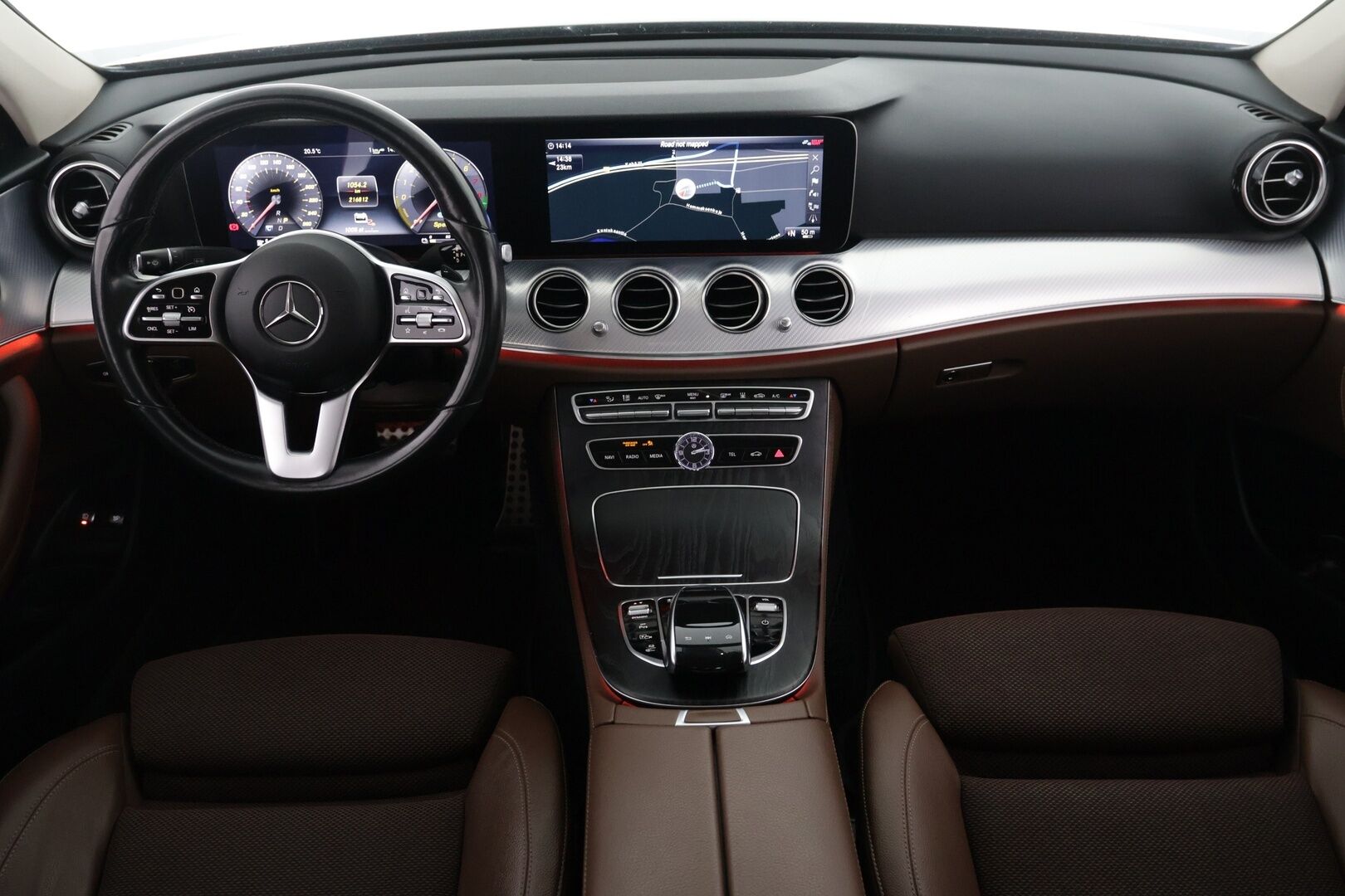 Mercedes-Benz E 2019 300 e A Business Avantgarde Edition EQ Power - Suomi-auto / LED High Performance / Widescreen / Navi / BLIS / Apple & Android / Ambient / Puolinahat / Koukku