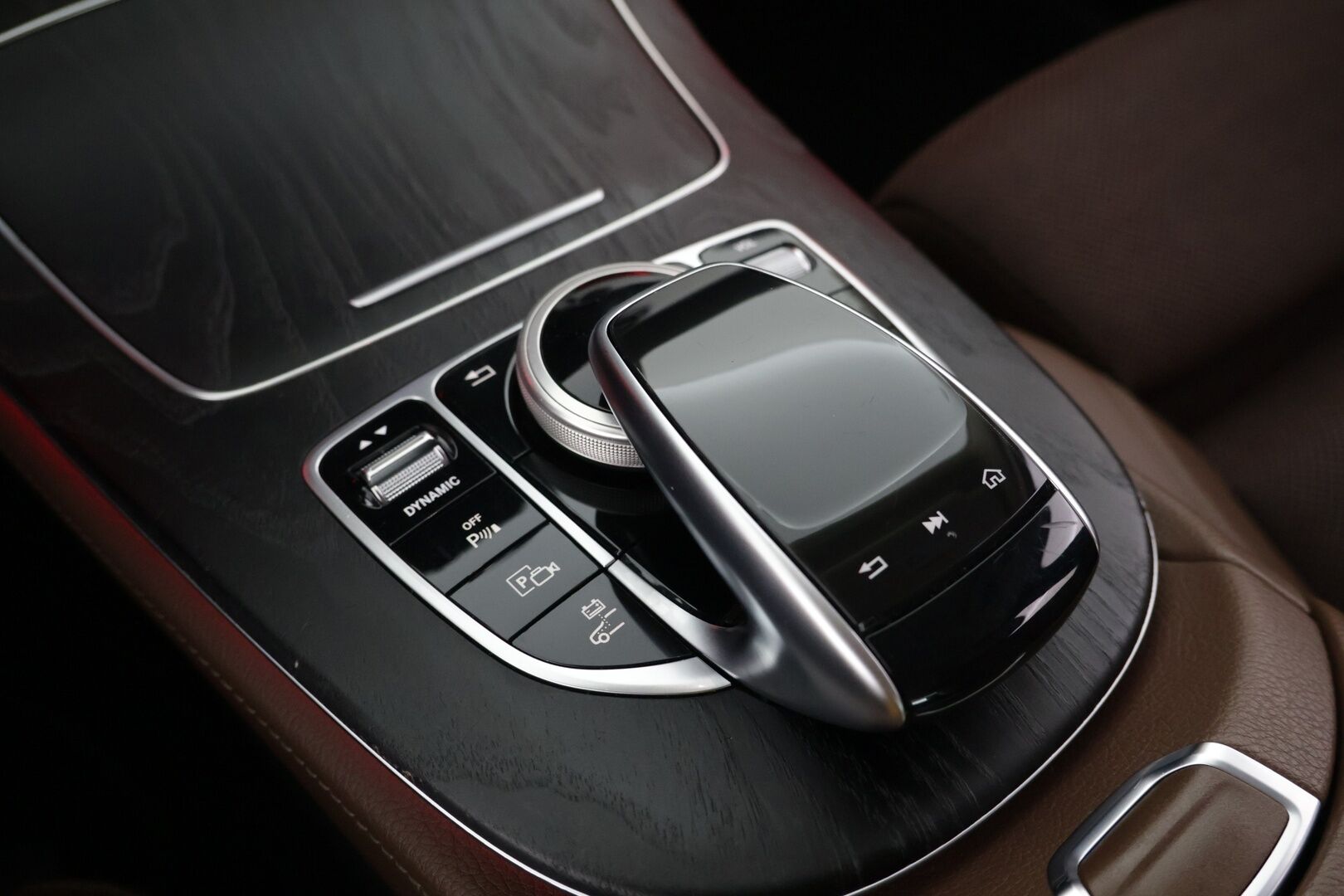 Mercedes-Benz E 2019 300 e A Business Avantgarde Edition EQ Power - Suomi-auto / LED High Performance / Widescreen / Navi / BLIS / Apple & Android / Ambient / Puolinahat / Koukku