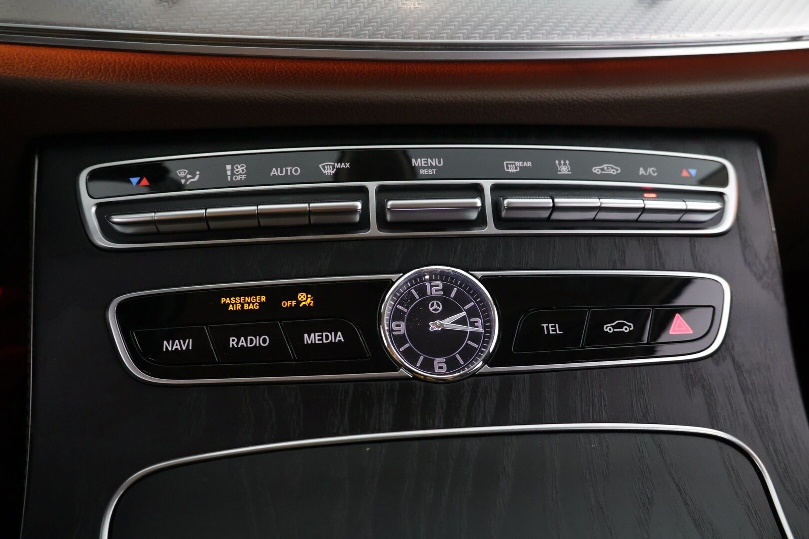 Mercedes-Benz E 2019 300 e A Business Avantgarde Edition EQ Power - Suomi-auto / LED High Performance / Widescreen / Navi / BLIS / Apple & Android / Ambient / Puolinahat / Koukku