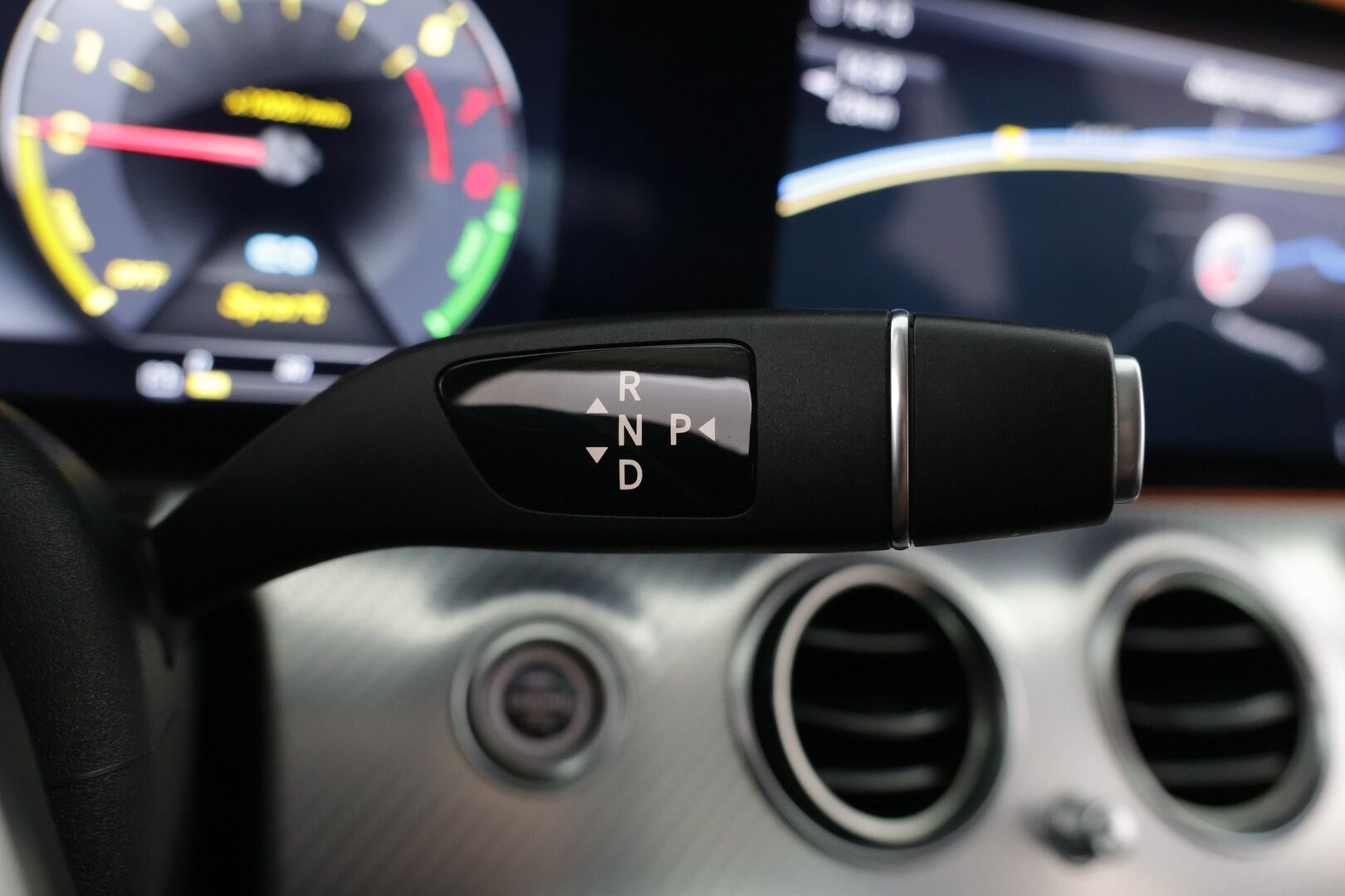 Mercedes-Benz E 2019 300 e A Business Avantgarde Edition EQ Power - Suomi-auto / LED High Performance / Widescreen / Navi / BLIS / Apple & Android / Ambient / Puolinahat / Koukku