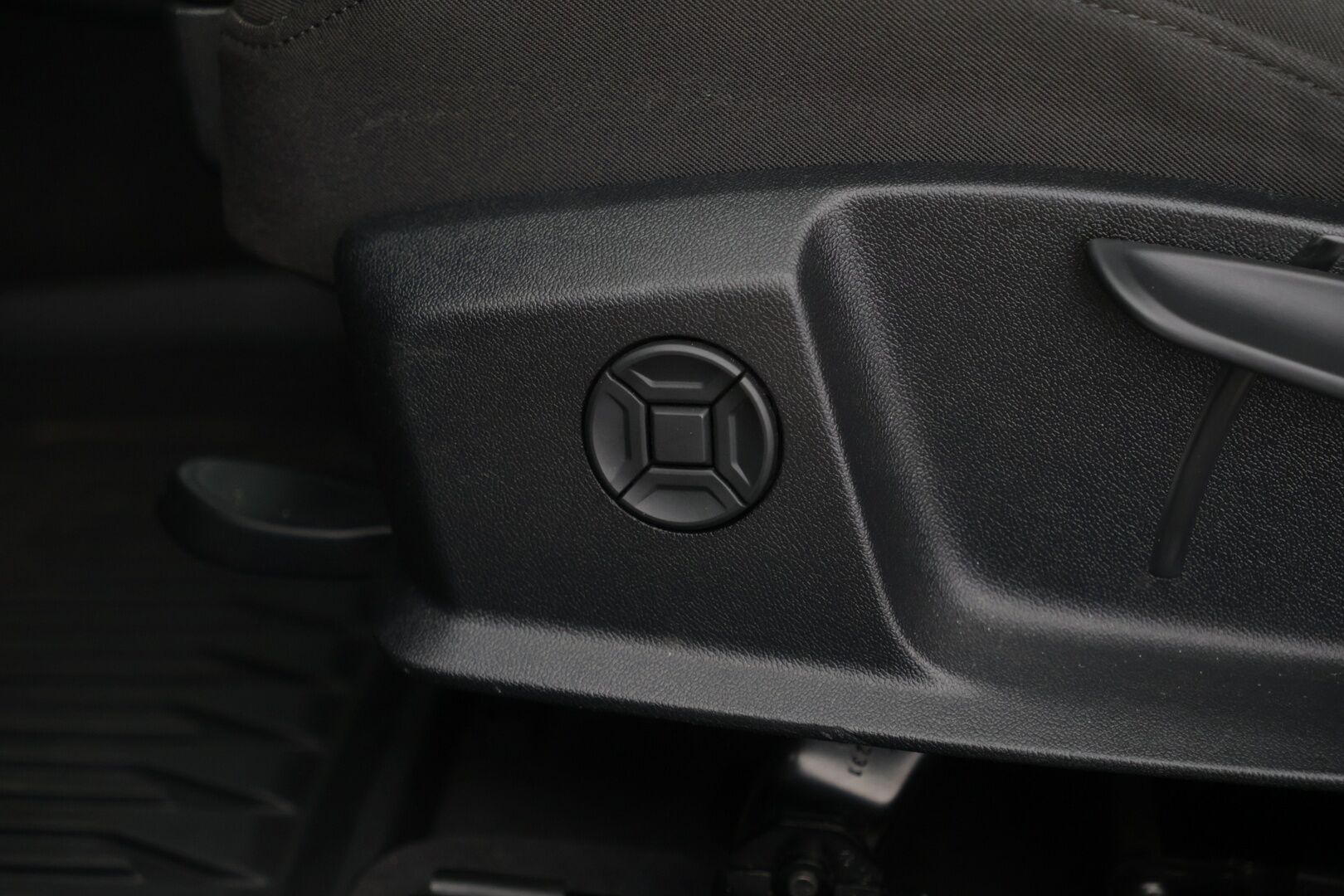 Audi A6 2019 Sedan Business Sport 40 TDI MHEV quattro S tronic * Webasto / Vakkari / Matrix-LED / P.kamera / Sportpenkit / Keyless / Vetokoukku * - Todella näyttävä / Upeat vanteet / Huippusiisti!