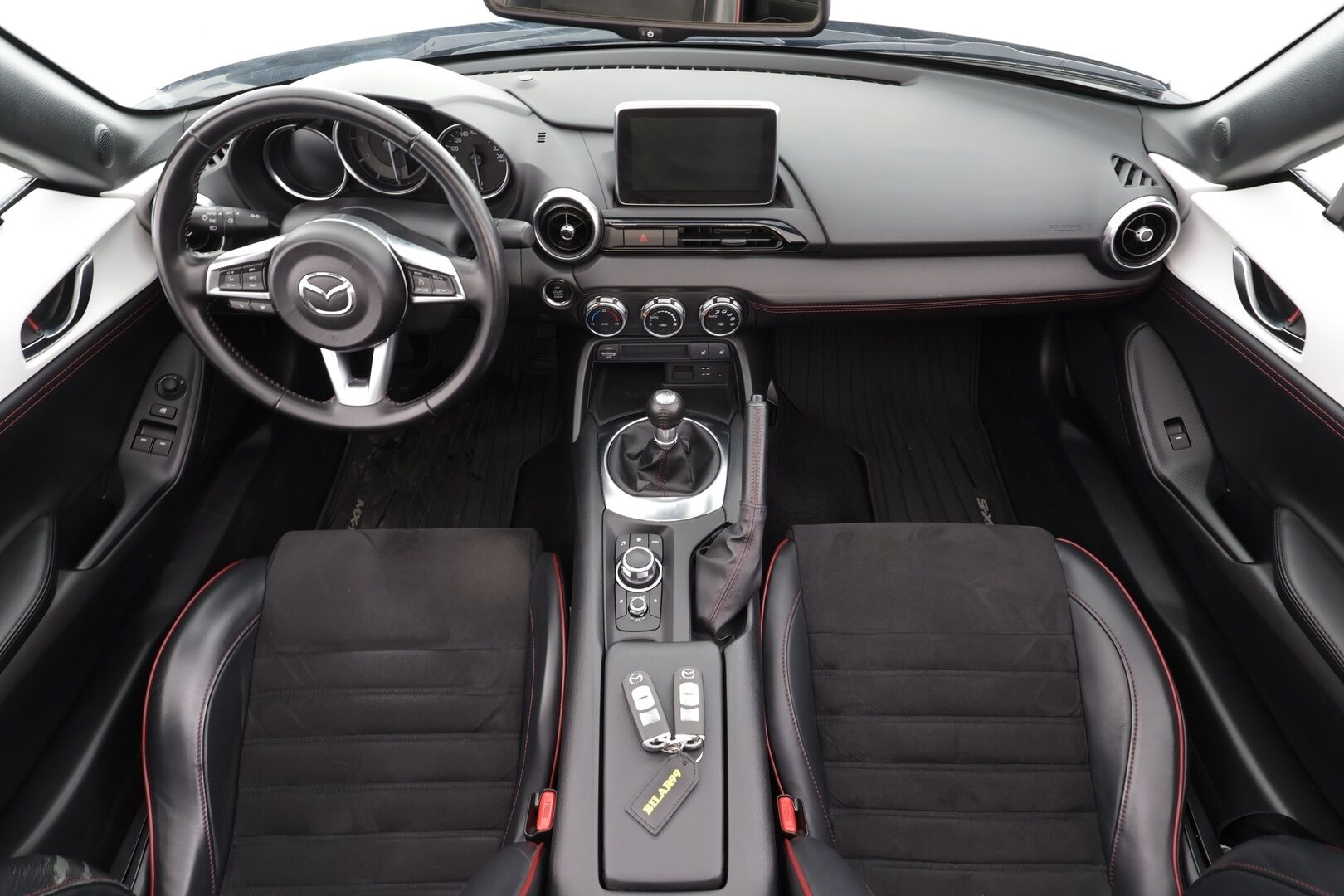 Mazda MX-5 2017 RF 2.0 SKYACTIV-G - | Kovakatto | Recaro | Bilstein alustasarja | Nahka-alcantara | Mureat äänet | LED | BSM | Kaistavahti | Navi | BT | Keyless | Vakkari | 2x renkaat aluin | 
