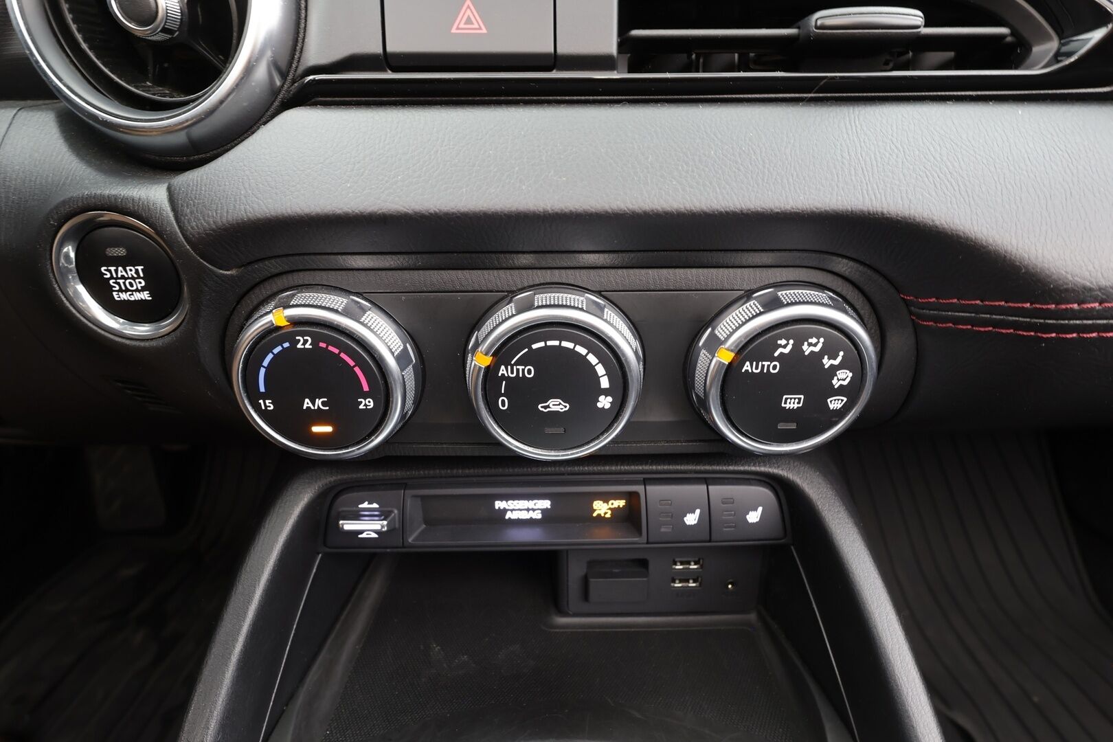 Mazda MX-5 2017 RF 2.0 SKYACTIV-G - | Kovakatto | Recaro | Bilstein alustasarja | Nahka-alcantara | Mureat äänet | LED | BSM | Kaistavahti | Navi | BT | Keyless | Vakkari | 2x renkaat aluin | 
