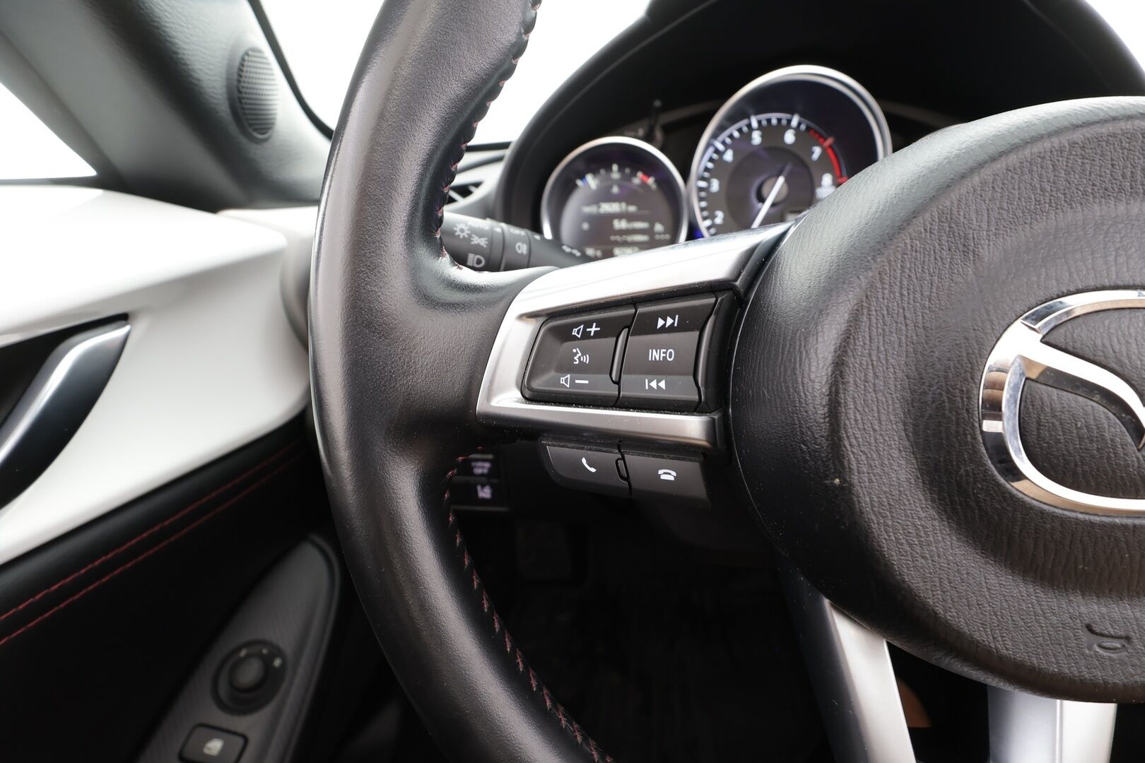Mazda MX-5 2017 RF 2.0 SKYACTIV-G - | Kovakatto | Recaro | Bilstein alustasarja | Nahka-alcantara | Mureat äänet | LED | BSM | Kaistavahti | Navi | BT | Keyless | Vakkari | 2x renkaat aluin | 