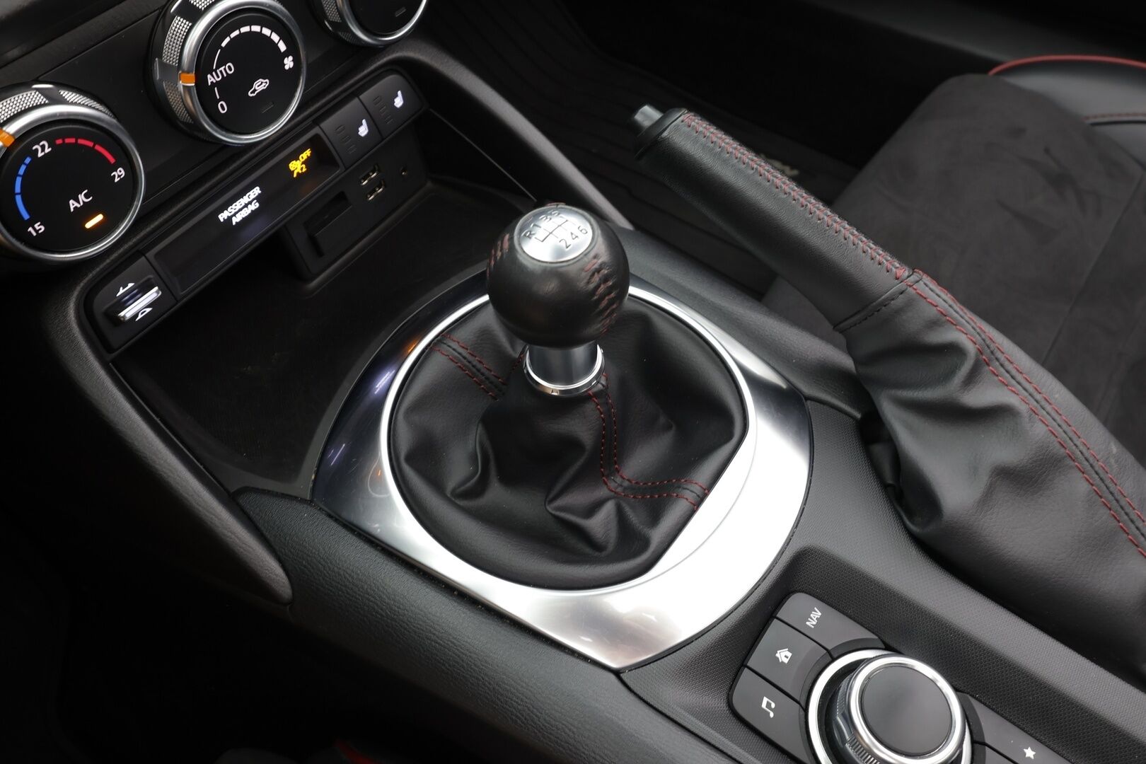 Mazda MX-5 2017 RF 2.0 SKYACTIV-G - | Kovakatto | Recaro | Bilstein alustasarja | Nahka-alcantara | Mureat äänet | LED | BSM | Kaistavahti | Navi | BT | Keyless | Vakkari | 2x renkaat aluin | 