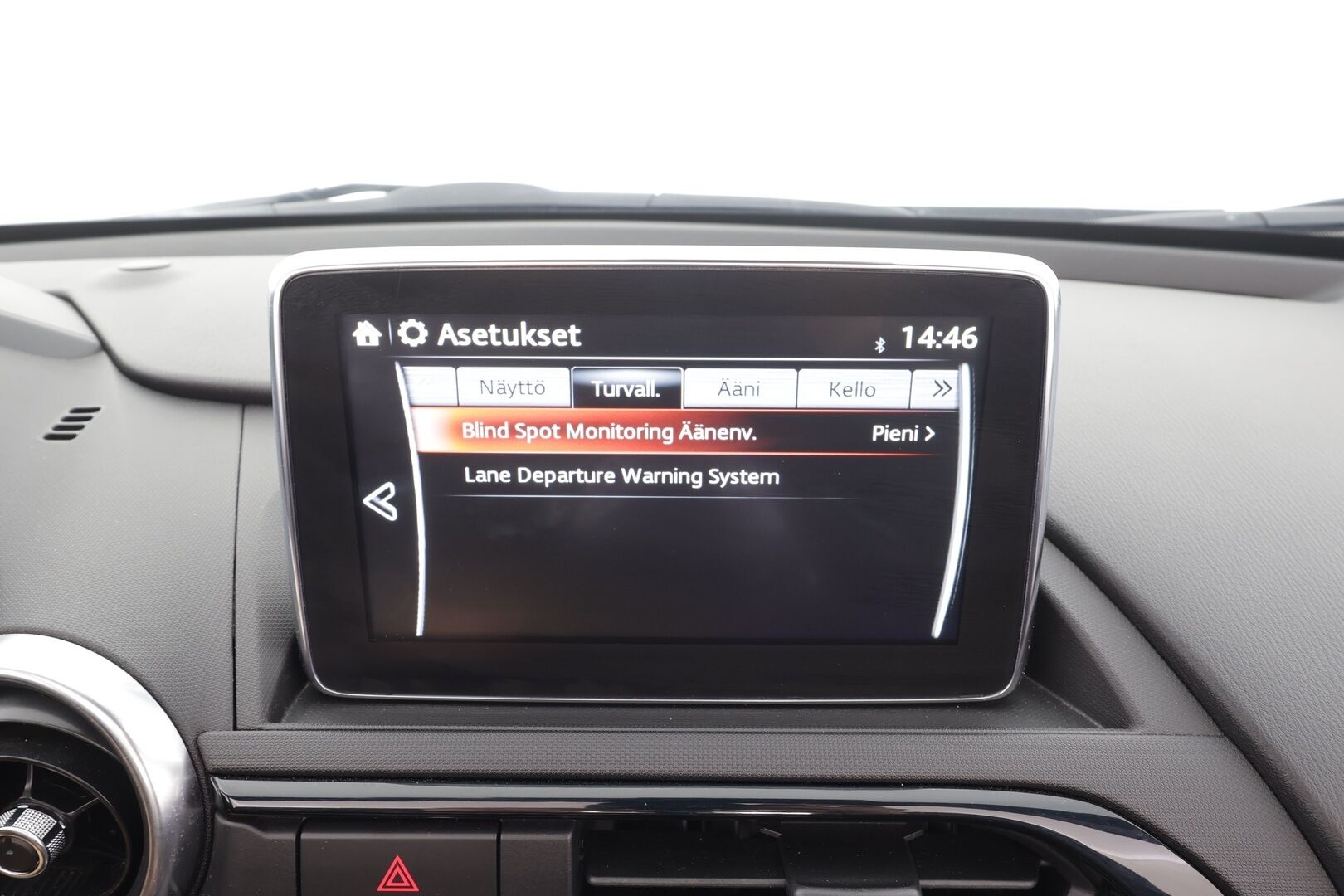 Mazda MX-5 2017 RF 2.0 SKYACTIV-G - | Kovakatto | Recaro | Bilstein alustasarja | Nahka-alcantara | Mureat äänet | LED | BSM | Kaistavahti | Navi | BT | Keyless | Vakkari | 2x renkaat aluin | 