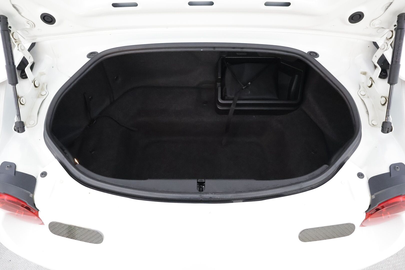 Mazda MX-5 2017 RF 2.0 SKYACTIV-G - | Kovakatto | Recaro | Bilstein alustasarja | Nahka-alcantara | Mureat äänet | LED | BSM | Kaistavahti | Navi | BT | Keyless | Vakkari | 2x renkaat aluin | 