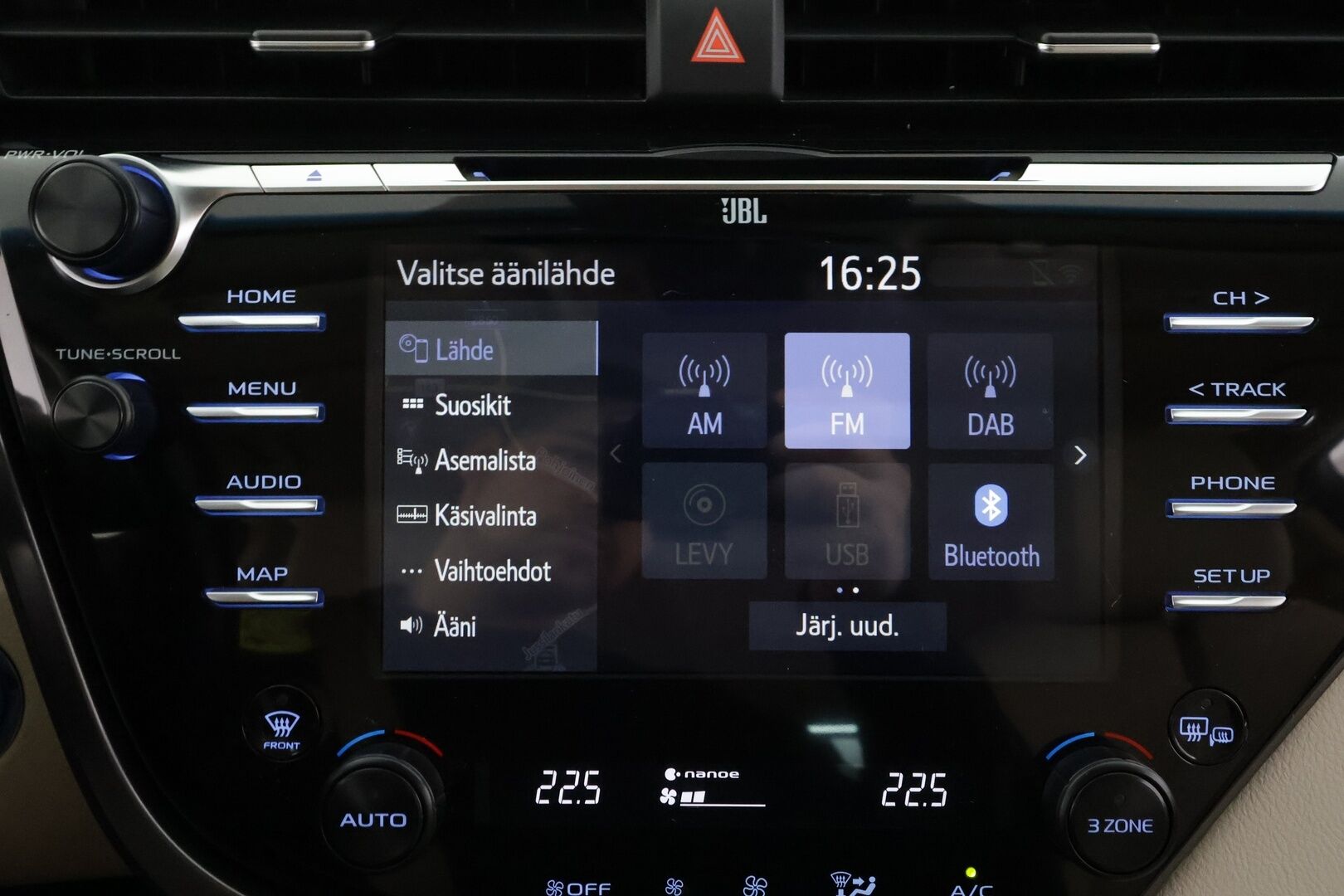 Toyota Camry 2019 2,5 Hybrid Premium Business - | ACC | Polttoainelämmitin | HUD | JBL | Sähkönahat | Navi | Keyless | P.kamera | Ohjausapu | BSM | RSA | Merkkihuollot | 2x renkaat aluin | 