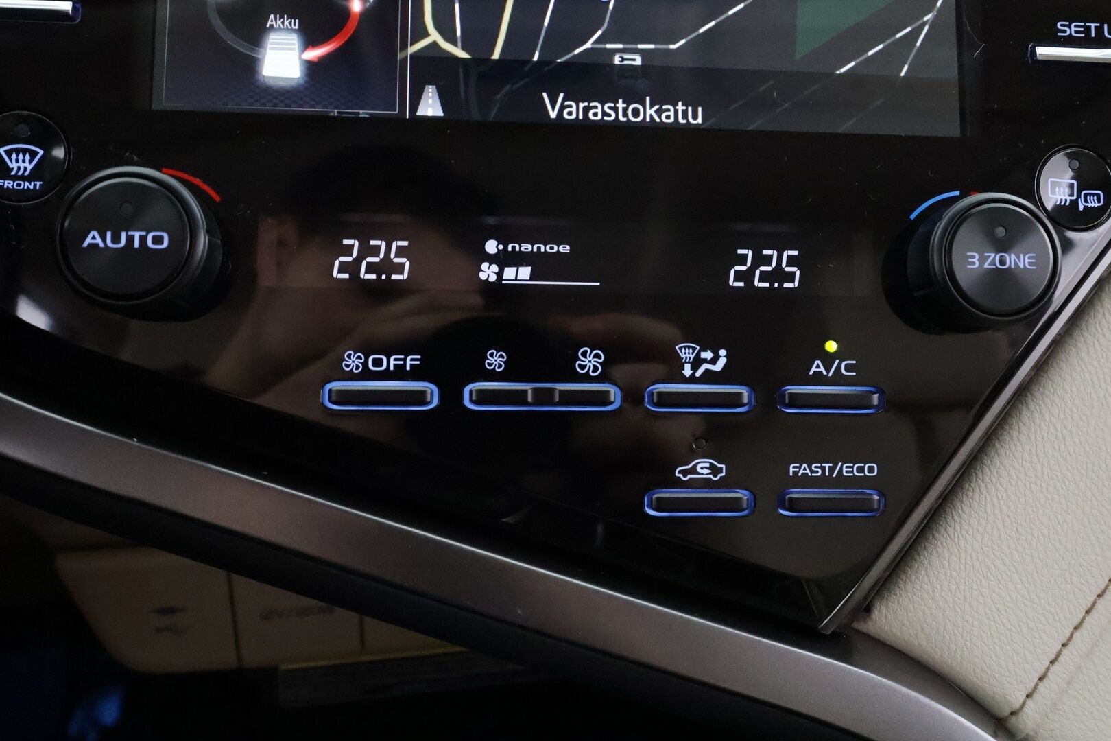 Toyota Camry 2019 2,5 Hybrid Premium Business - | ACC | Polttoainelämmitin | HUD | JBL | Sähkönahat | Navi | Keyless | P.kamera | Ohjausapu | BSM | RSA | Merkkihuollot | 2x renkaat aluin | 