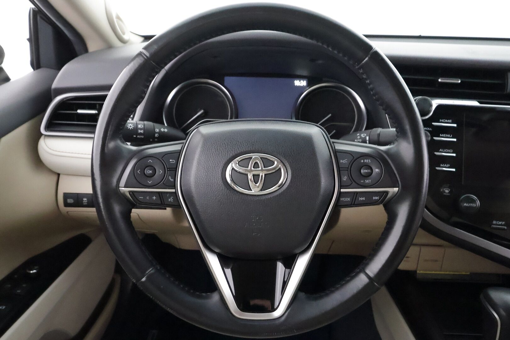 Toyota Camry 2019 2,5 Hybrid Premium Business - | ACC | Polttoainelämmitin | HUD | JBL | Sähkönahat | Navi | Keyless | P.kamera | Ohjausapu | BSM | RSA | Merkkihuollot | 2x renkaat aluin | 