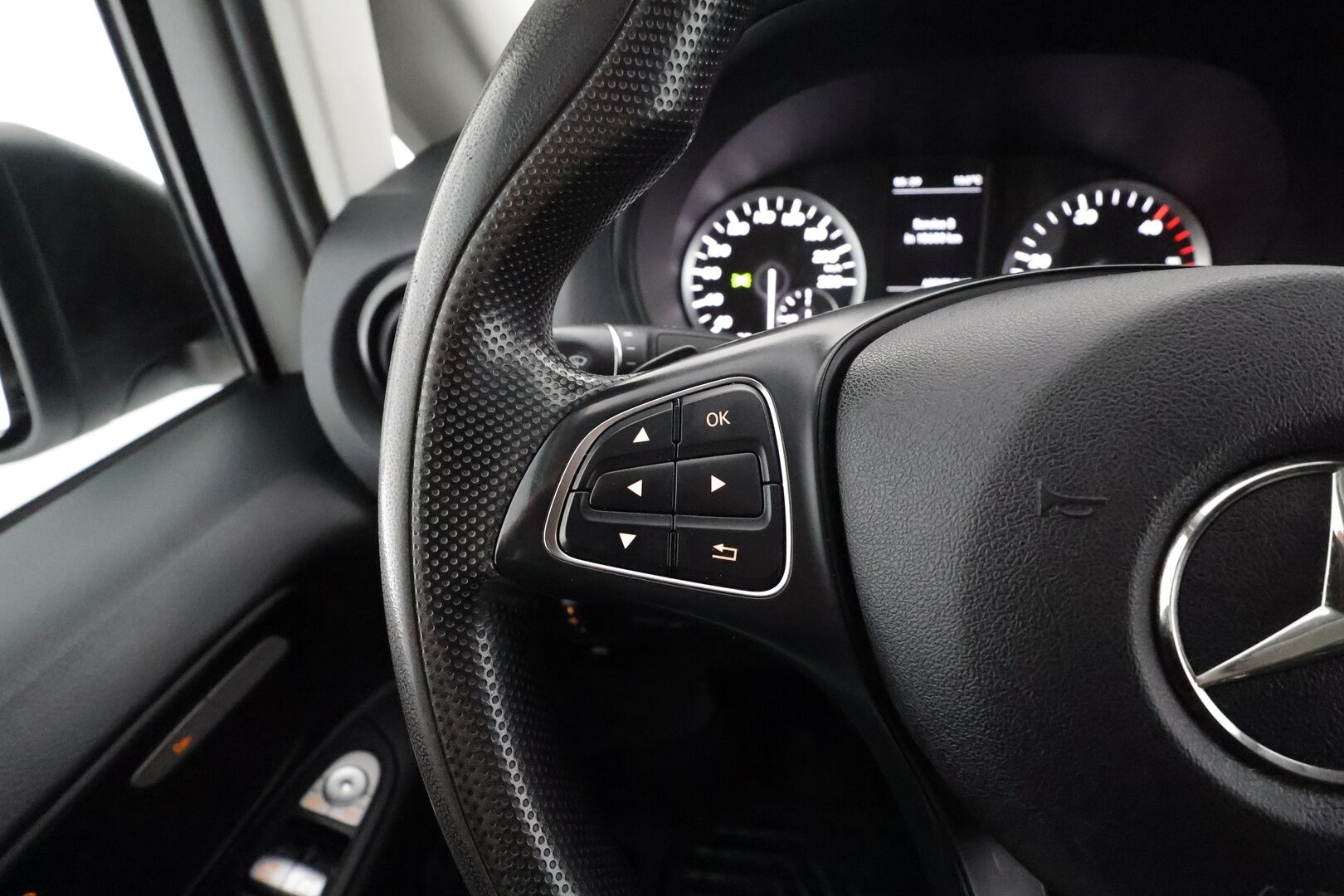 Mercedes-Benz Vito 2019 114CDI 4x4-3,2/34K pitkä A3 A * ALV / Webasto / Vakkari / P.kamera / Koukku / Bluetooth / 2xRenkaat * - 1.Om Suomi-auto / Merkkihuollettu / Lisävalot - HULLUT JOULUT KORKOTARJOUS 2,49% 