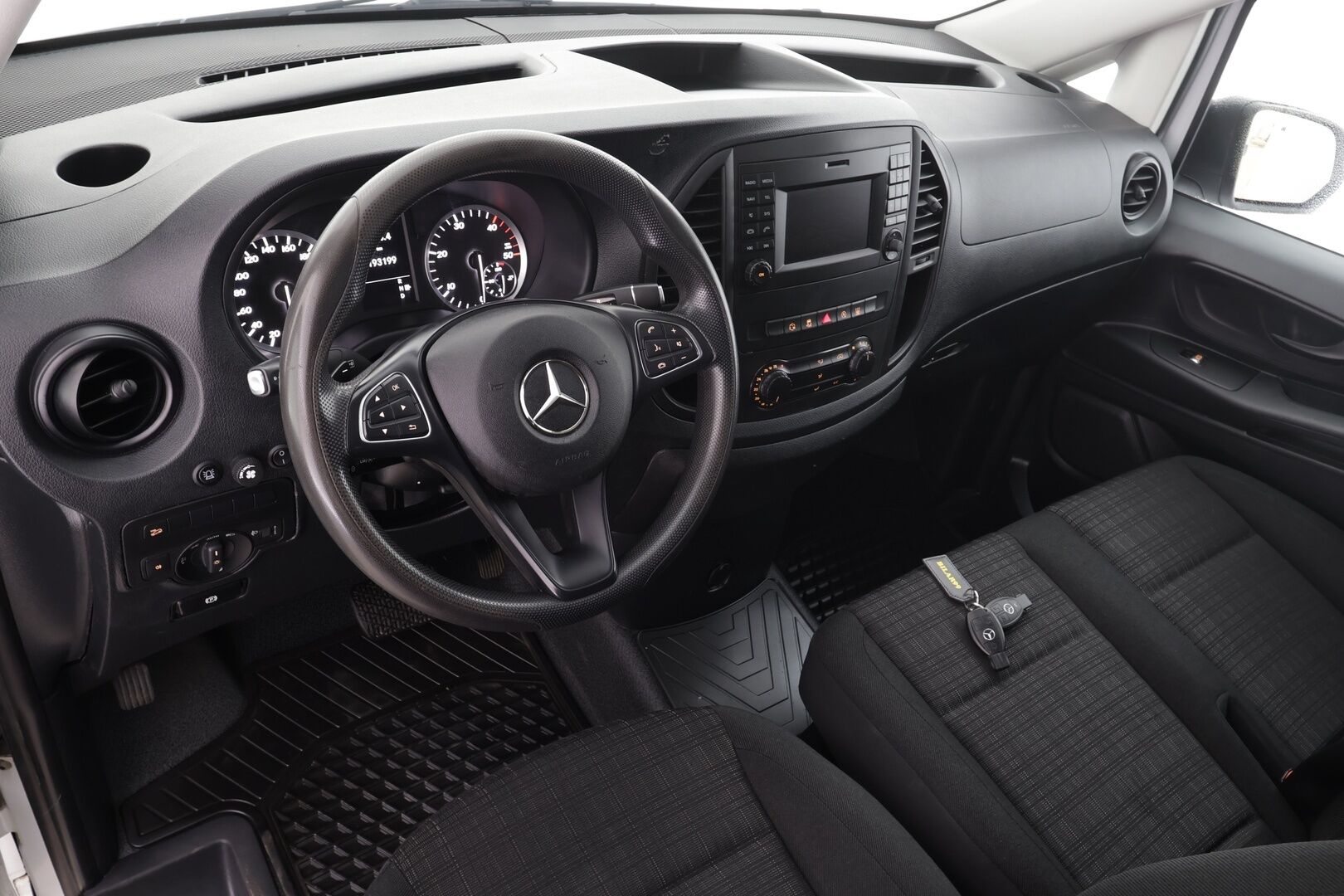 Mercedes-Benz Vito 2019 114CDI 4x4-3,2/34K pitkä A3 A * ALV / Webasto / Vakkari / P.kamera / Koukku / Bluetooth / 2xRenkaat * - 1.Om Suomi-auto / Merkkihuollettu / Lisävalot - HULLUT JOULUT KORKOTARJOUS 2,49% 