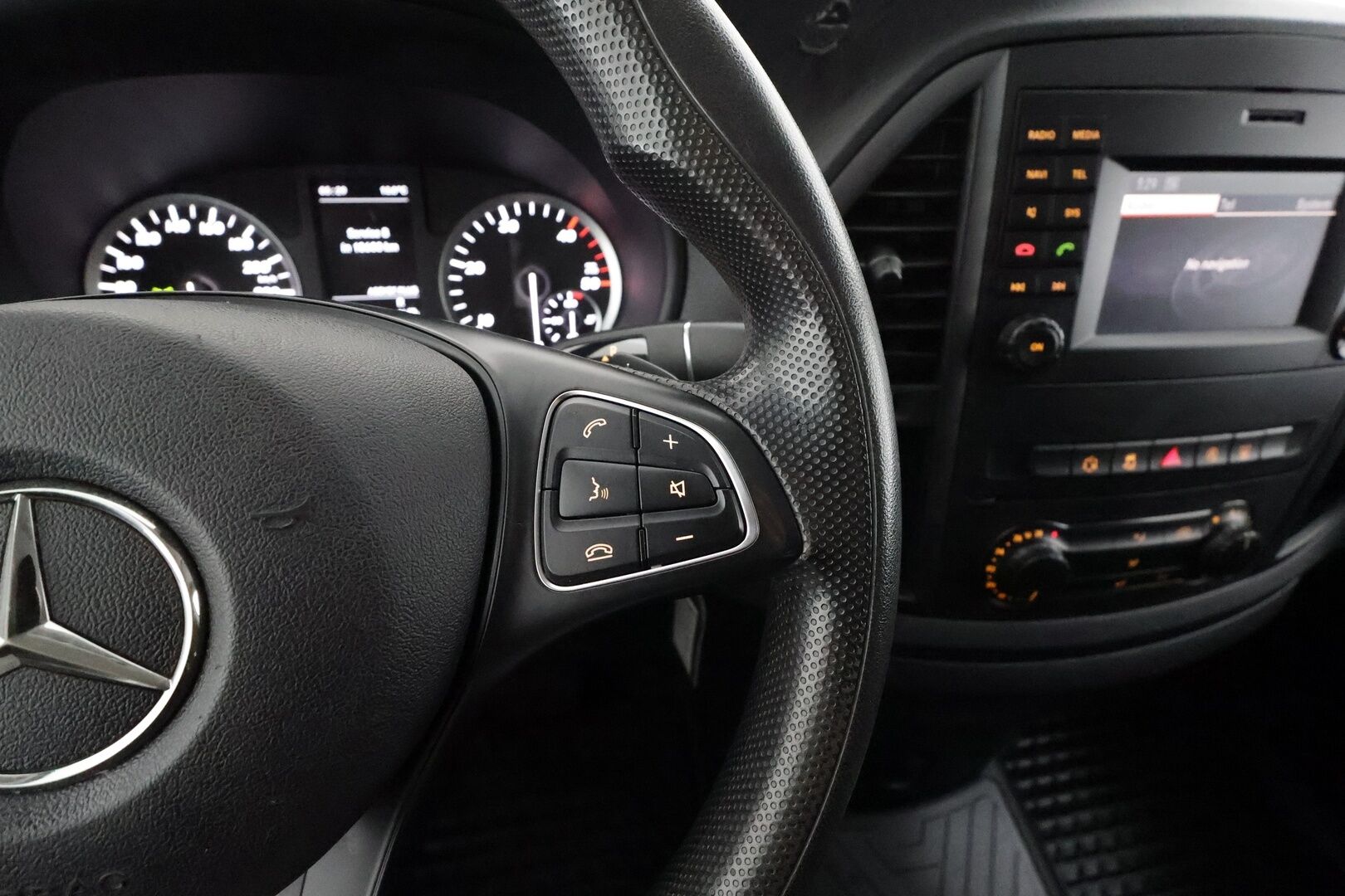 Mercedes-Benz Vito 2019 114CDI 4x4-3,2/34K pitkä A3 A * ALV / Webasto / Vakkari / P.kamera / Koukku / Bluetooth / 2xRenkaat * - 1.Om Suomi-auto / Merkkihuollettu / Lisävalot - HULLUT JOULUT KORKOTARJOUS 2,49% 