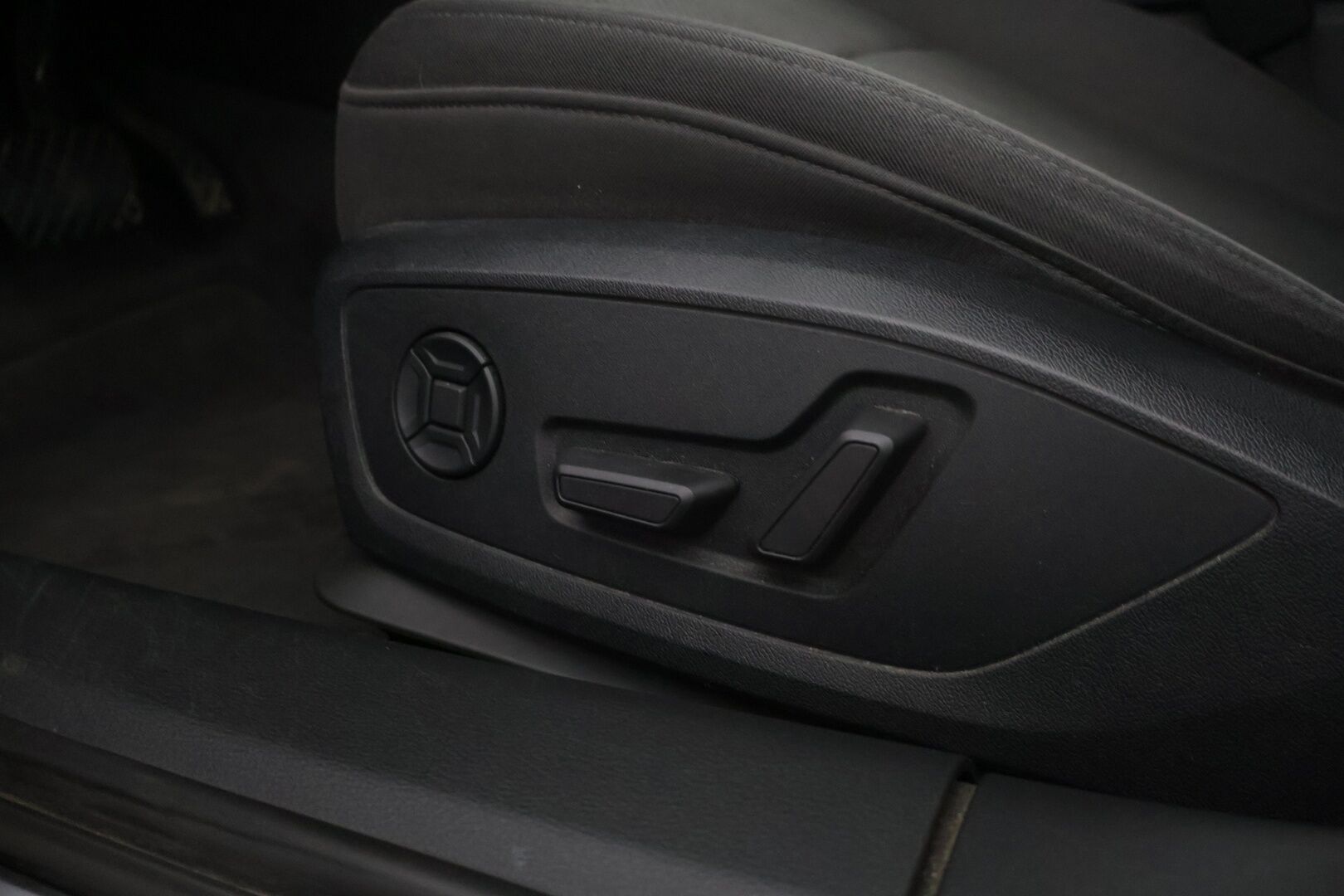 Audi A6 2019 Sedan Business 35 TDI MHEV S tronic // Webasto / Koukku / Muistipenkki kuskilla / Suomi-auto // - Jakopää 3/2025 // Viimeinen huolto 9/2025