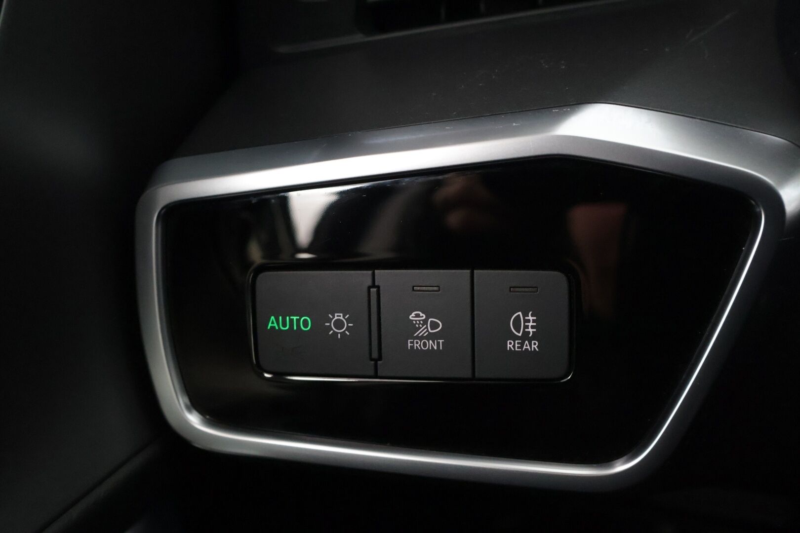 Audi A6 2019 Sedan Business 35 TDI MHEV S tronic // Webasto / Koukku / Muistipenkki kuskilla / Suomi-auto // - Jakopää 3/2025 // Viimeinen huolto 9/2025