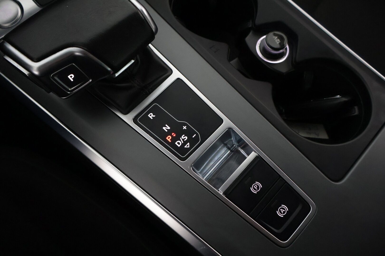 Audi A6 2019 Sedan Business 35 TDI MHEV S tronic // Webasto / Koukku / Muistipenkki kuskilla / Suomi-auto // - Jakopää 3/2025 // Viimeinen huolto 9/2025