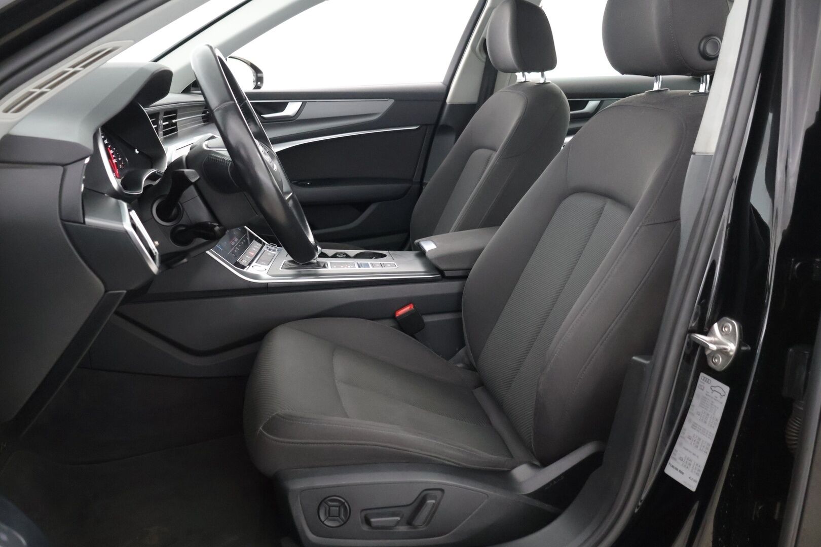 Audi A6 2019 Sedan Business 35 TDI MHEV S tronic // Webasto / Koukku / Muistipenkki kuskilla / Suomi-auto // - Jakopää 3/2025 // Viimeinen huolto 9/2025