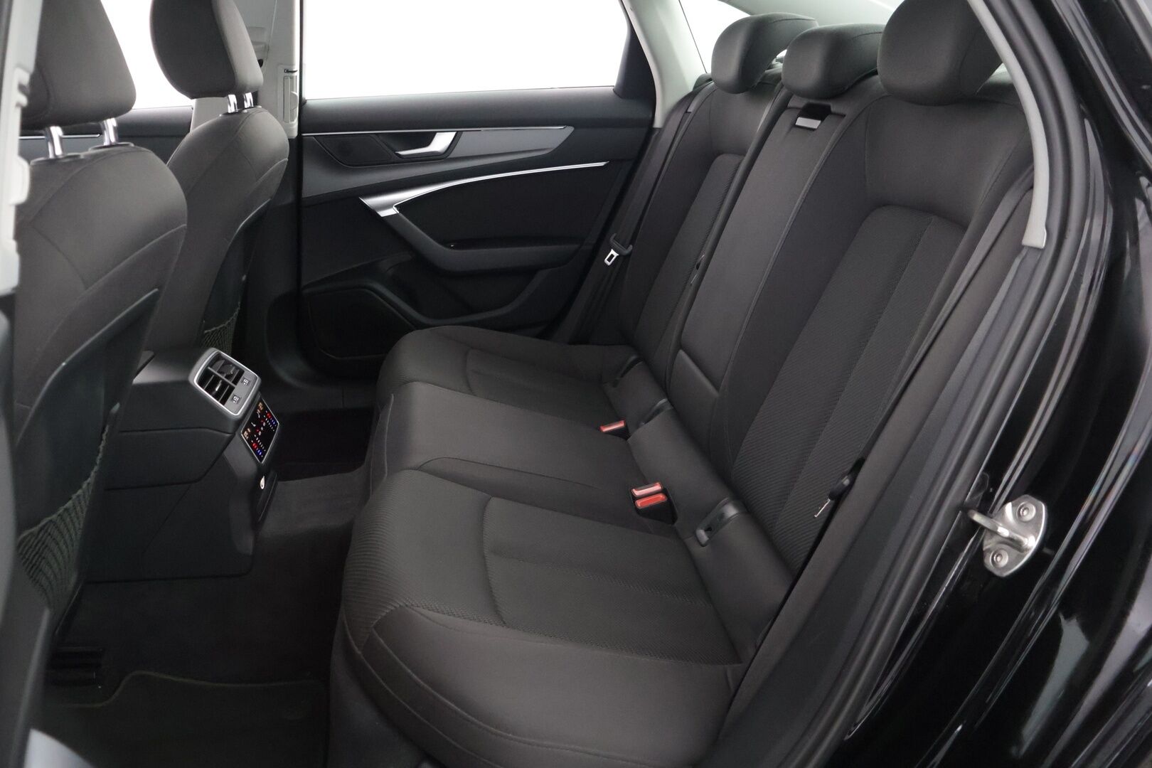 Audi A6 2019 Sedan Business 35 TDI MHEV S tronic // Webasto / Koukku / Muistipenkki kuskilla / Suomi-auto // - Jakopää 3/2025 // Viimeinen huolto 9/2025