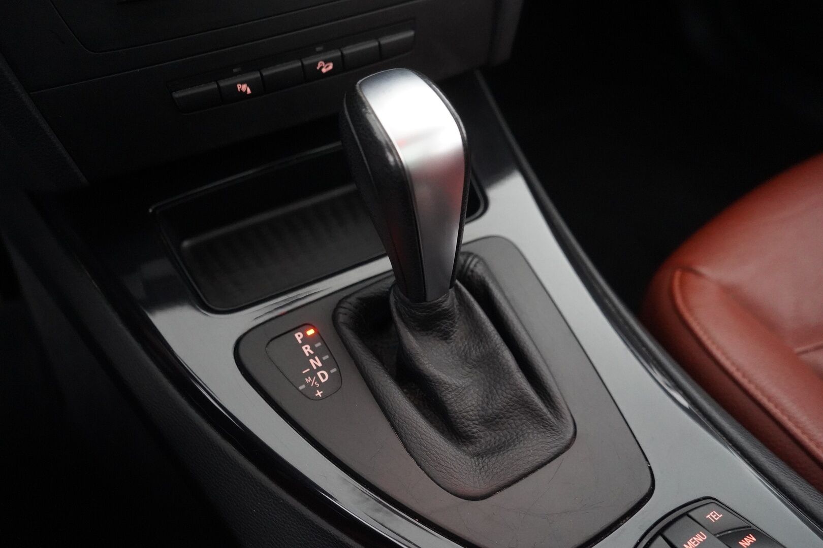 BMW 320 2011 E91 Touring 320d xDrive A - Konjakki nahkasisusta | Panorama | Vakkari | Navi | Tutkat | Erittäin säntilliset huollot! | Kahdet renkaat aluvantein | Puhdas Carvertical!