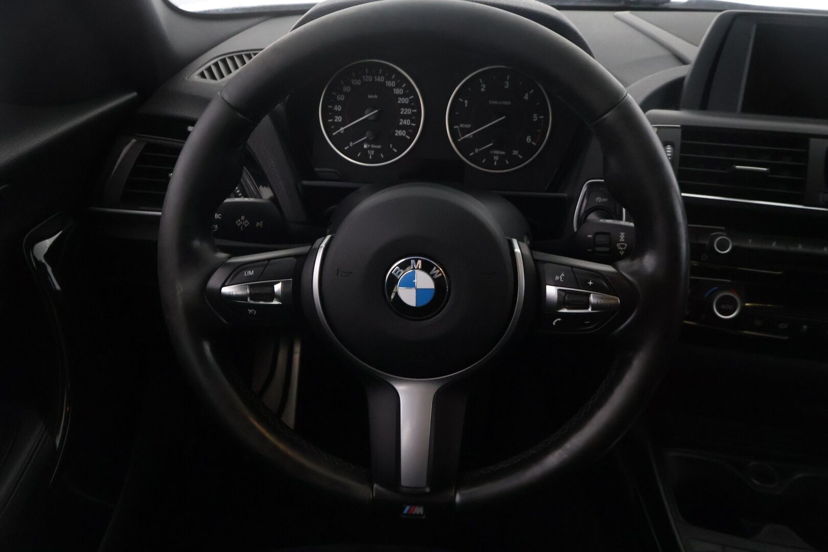 BMW 116 2015 F20 Hatchback 116d A Business M Sport - Adapt. LED / Lohkolämmitin / Tutkat / 2x renkaat