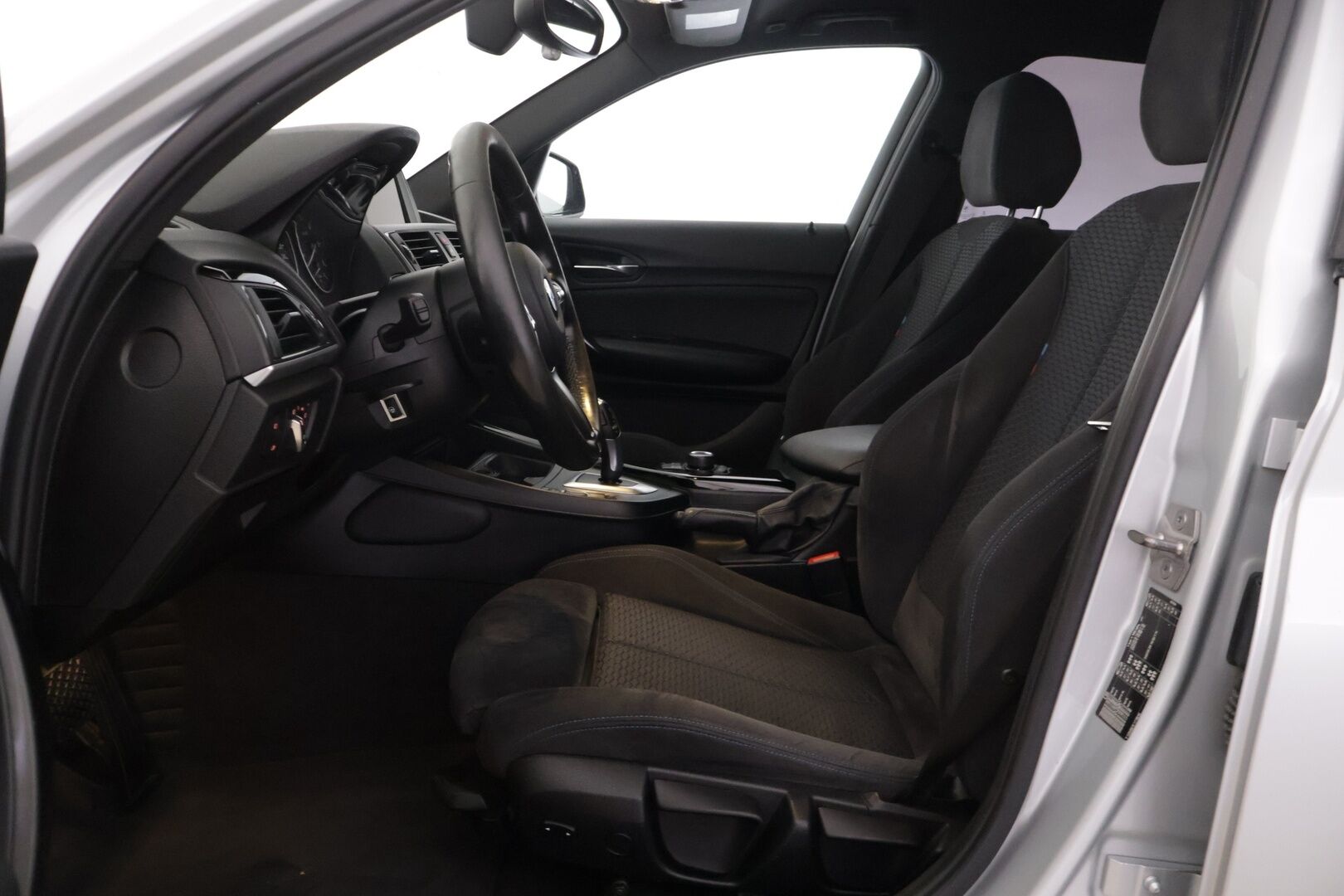 BMW 116 2015 F20 Hatchback 116d A Business M Sport - Adapt. LED / Lohkolämmitin / Tutkat / 2x renkaat