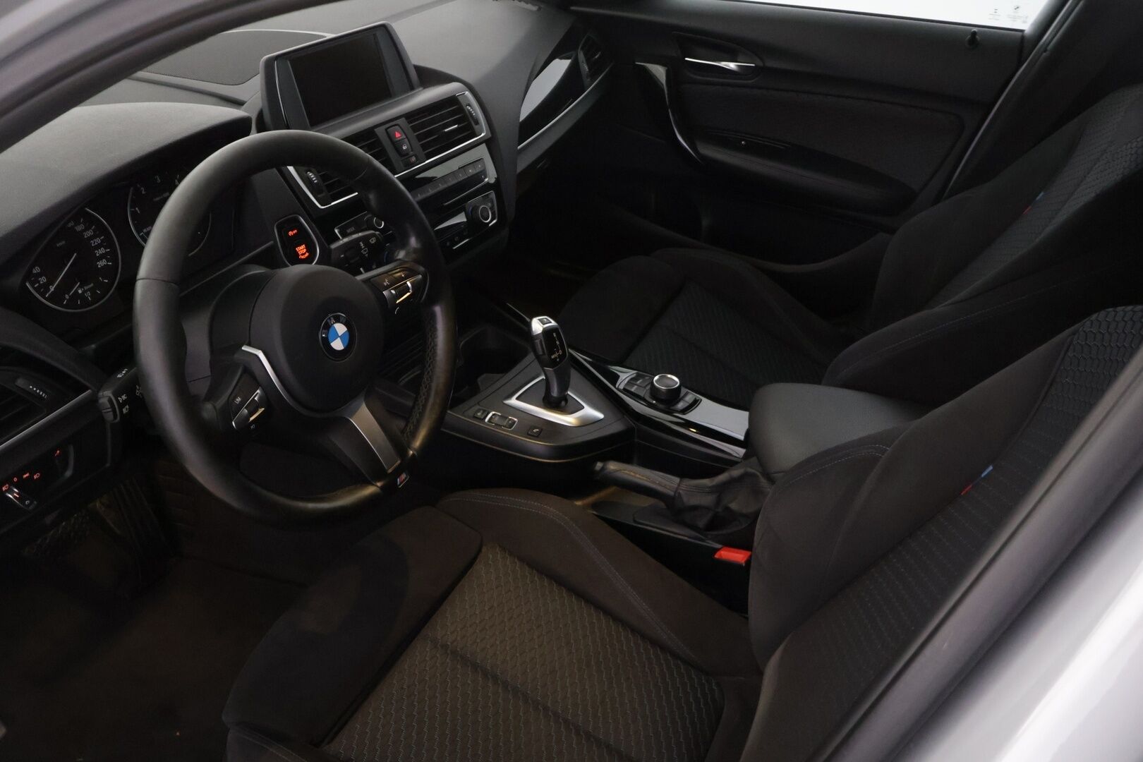 BMW 116 2015 F20 Hatchback 116d A Business M Sport - Adapt. LED / Lohkolämmitin / Tutkat / 2x renkaat