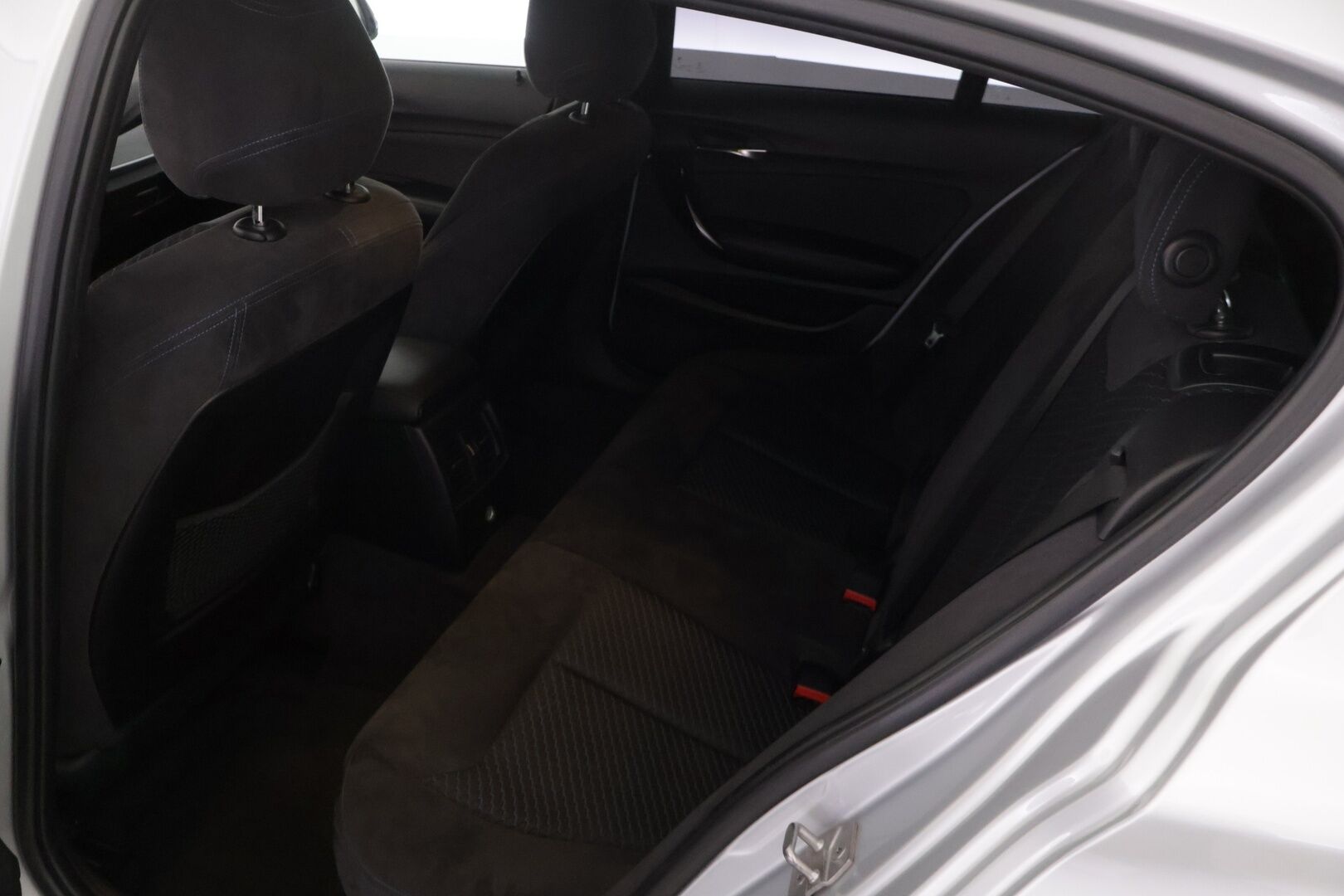 BMW 116 2015 F20 Hatchback 116d A Business M Sport - Adapt. LED / Lohkolämmitin / Tutkat / 2x renkaat