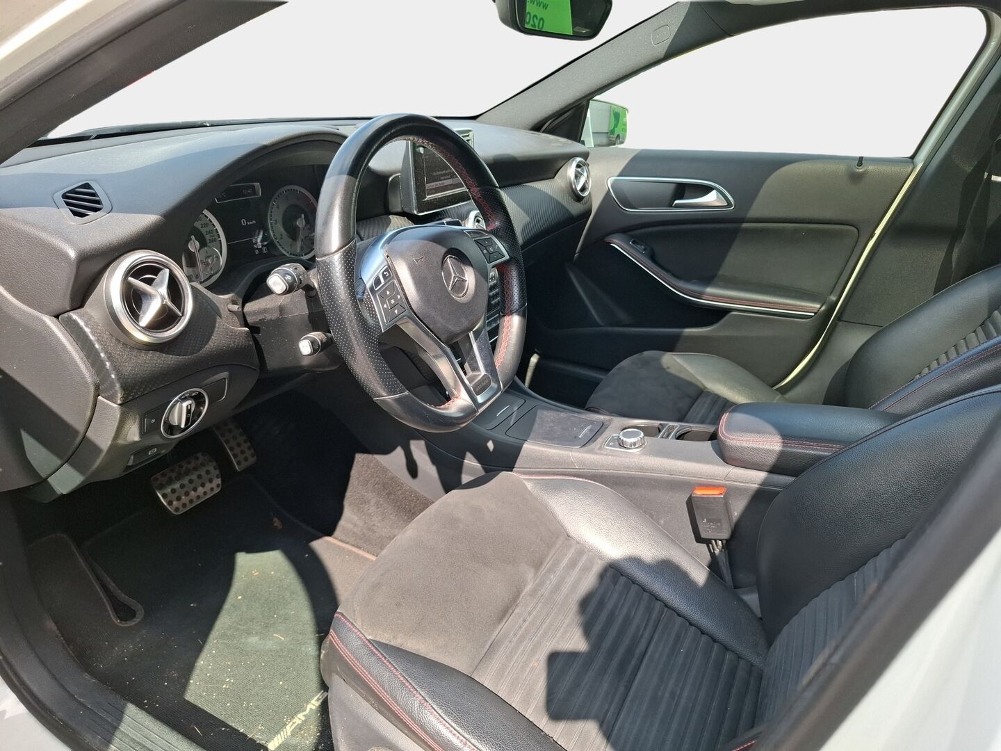 Mercedes-Benz A 2012 250 Sport A Premium Business / AMG-paketti / Panorama / Nahka-alcantara / Vakkari / - Tulossa myyntiin!