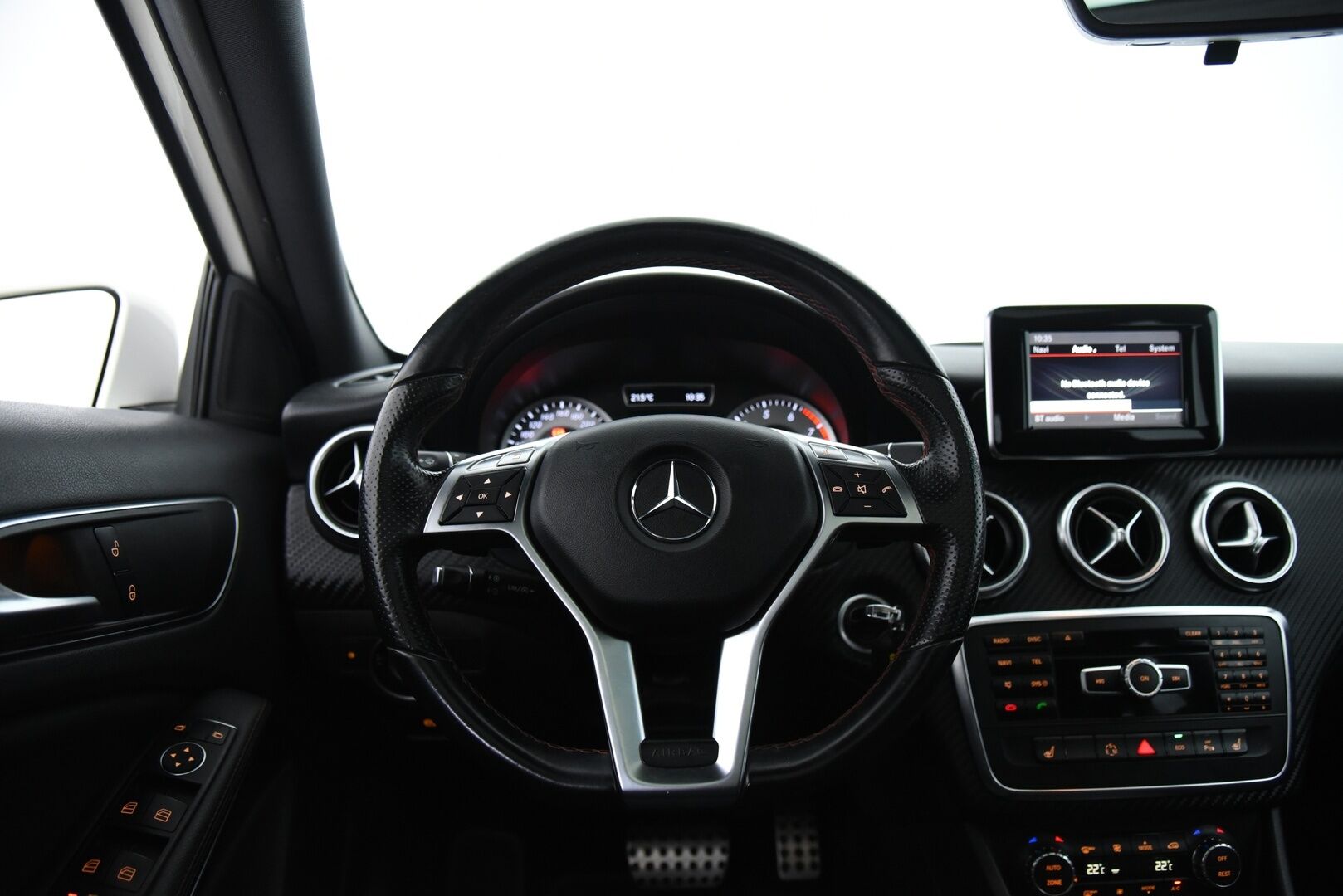 Mercedes-Benz A 2013 250 Sport A Premium Business AMG /  Panorama / Nahka-alcantara / Vakkari / Xenon-valot - AMG sisä- ja ulkopaketilla! / Luotettavalla 2L moottorilla! / 2x renkaat / Juuri katsastettu /