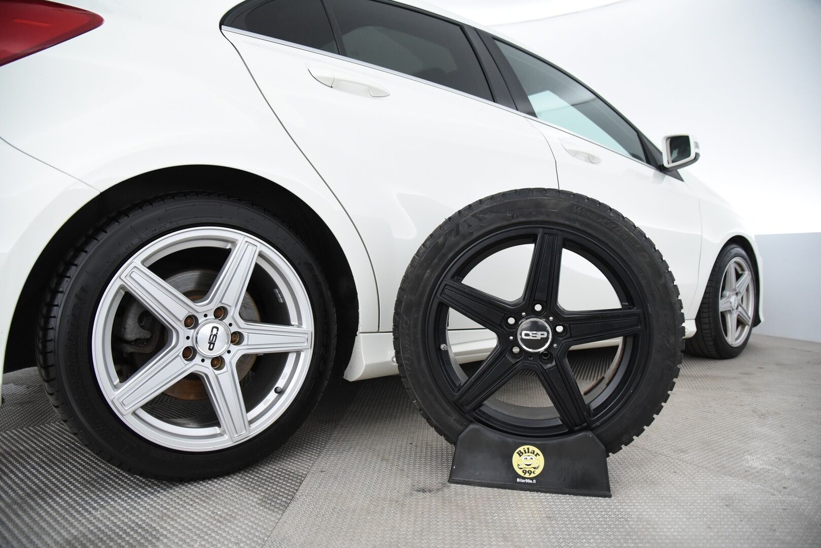 Mercedes-Benz A 2013 250 Sport A Premium Business AMG /  Panorama / Nahka-alcantara / Vakkari / Xenon-valot - AMG sisä- ja ulkopaketilla! / Luotettavalla 2L moottorilla! / 2x renkaat / Juuri katsastettu / - HULLUT JOULUT KORKOTARJOUS 2,49% 