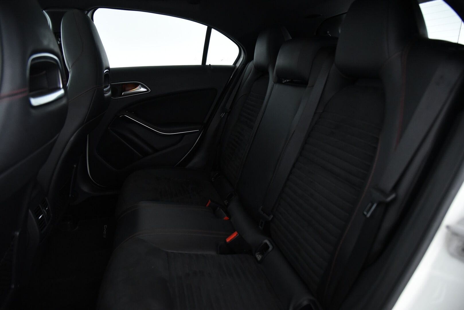 Mercedes-Benz A 2013 250 Sport A Premium Business AMG /  Panorama / Nahka-alcantara / Vakkari / Xenon-valot - AMG sisä- ja ulkopaketilla! / Luotettavalla 2L moottorilla! / 2x renkaat / Juuri katsastettu / - HULLUT JOULUT KORKOTARJOUS 2,49% 