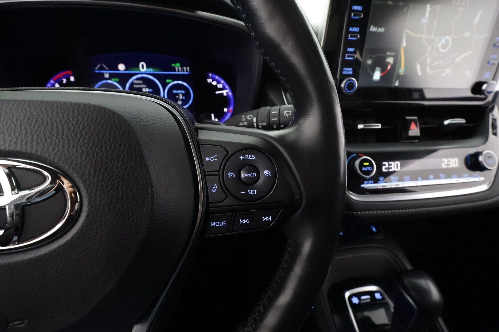 Toyota Corolla 2019 Touring Sports 2,0 Hybrid Premium * ACC / HUD / Panorama / Webasto / JBL / P.kamera / Navi / KeylessGo / Sporttinahat / LED * - Suomi-auto / Kahdet renkaat aluvanteilla / Merkkihuollettu / Supervarusteet