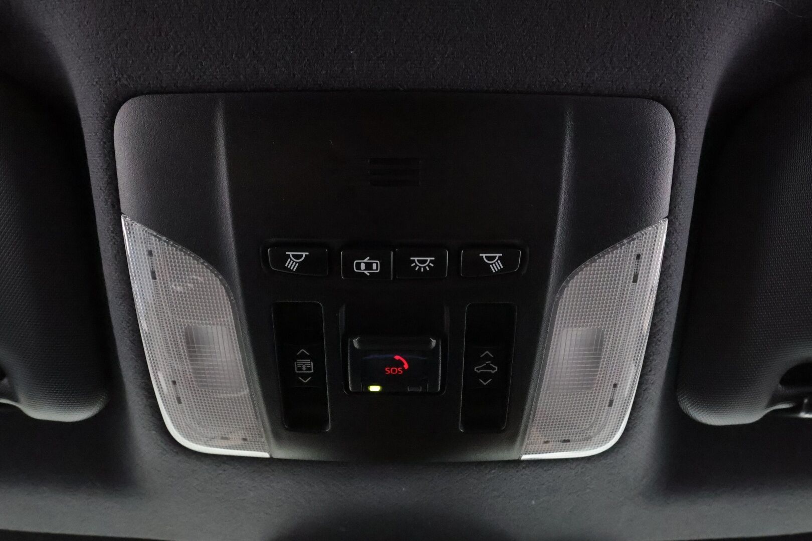 Toyota Corolla 2019 Touring Sports 2,0 Hybrid Premium * ACC / HUD / Panorama / Webasto / JBL / P.kamera / Navi / KeylessGo / Sporttinahat / LED * - Suomi-auto / Kahdet renkaat aluvanteilla / Merkkihuollettu / Supervarusteet