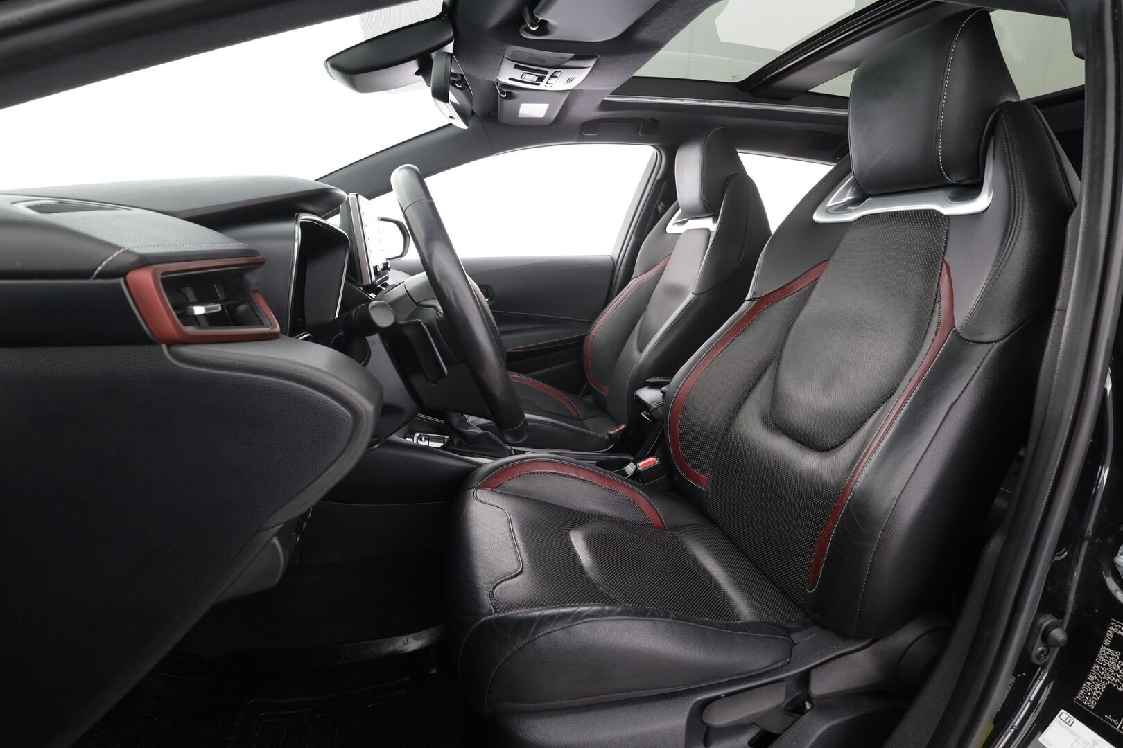 Toyota Corolla 2019 Touring Sports 2,0 Hybrid Premium * ACC / HUD / Panorama / Webasto / JBL / P.kamera / Navi / KeylessGo / Sporttinahat / LED * - Suomi-auto / Kahdet renkaat aluvanteilla / Merkkihuollettu / Supervarusteet