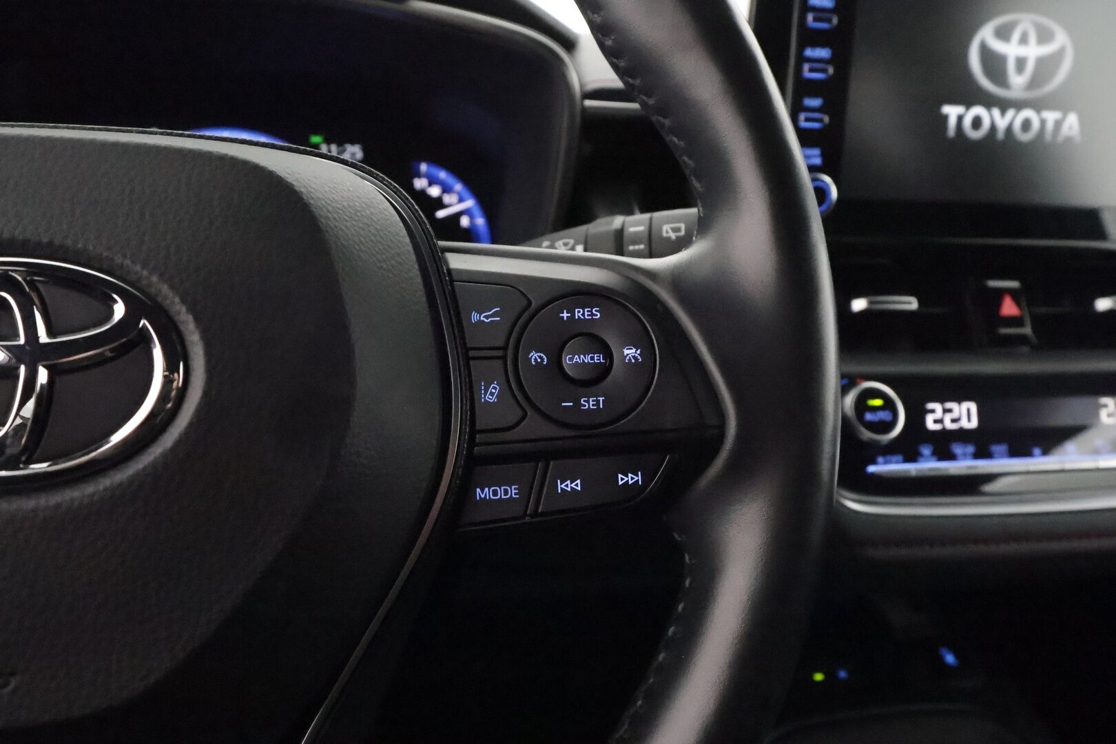 Toyota Corolla 2019 Touring Sports 1,8 Hybrid Style Business - 1-om. Suomi-auto / Adapt. Vakkari / P-kamera / Kaistavahti / LED-valot / KeylessGo / 2x Renkaat / Navi