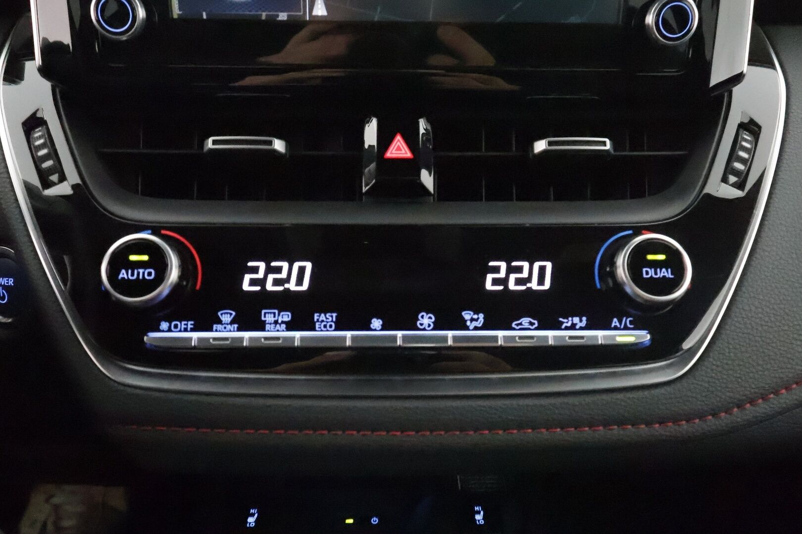 Toyota Corolla 2019 Touring Sports 1,8 Hybrid Style Business - 1-om. Suomi-auto / Adapt. Vakkari / P-kamera / Kaistavahti / LED-valot / KeylessGo / 2x Renkaat / Navi