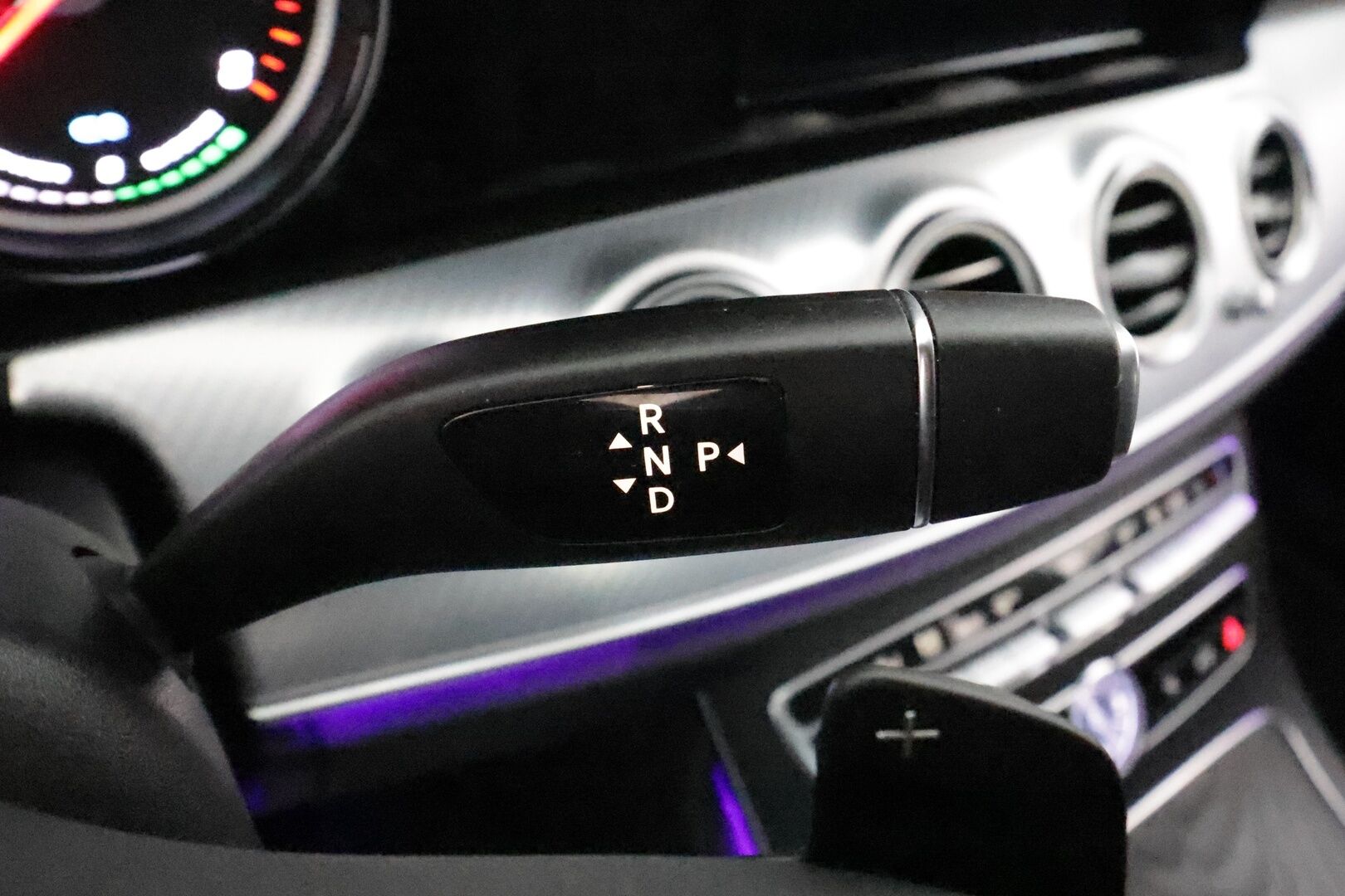 Mercedes-Benz E 2019 300 e A Business Edition EQ Power *Sportpenkit / LED-High Performance / P.Kamera / Navi / Vakkari / Ambient-valaistus* - Suomi-auto / Kahdet Renkaat