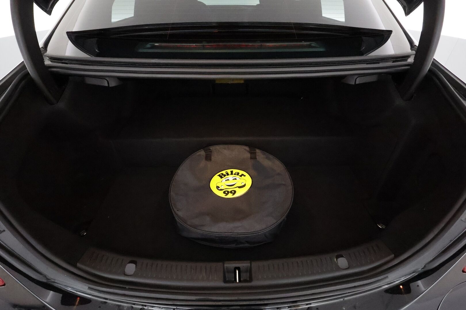 Mercedes-Benz E 2019 300 e A Business Edition EQ Power *Sportpenkit / LED-High Performance / P.Kamera / Navi / Vakkari / Ambient-valaistus* - Akku kuntotarkastettu! / Suomi-auto / Kahdet Renkaat / Juuri huollettu! - HULLUT VÄLIPÄIVÄT KORKOTARJOUS 2,49%