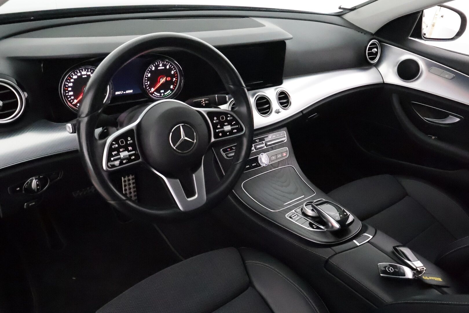 Mercedes-Benz E 2019 300 e A Business Edition EQ Power *Sportpenkit / LED-High Performance / P.Kamera / Navi / Vakkari / Ambient-valaistus* - Akku kuntotarkastettu! / Suomi-auto / Kahdet Renkaat / Juuri huollettu! - HULLUT VÄLIPÄIVÄT KORKOTARJOUS 2,49%