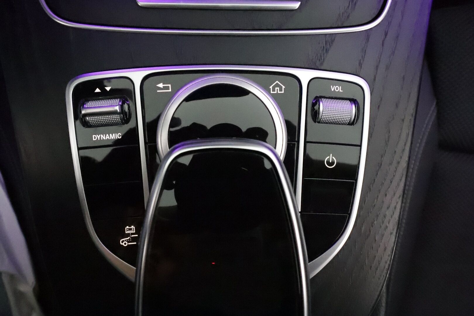 Mercedes-Benz E 2019 300 e A Business Edition EQ Power *Sportpenkit / LED-High Performance / P.Kamera / Navi / Vakkari / Ambient-valaistus* - Suomi-auto / Kahdet Renkaat
