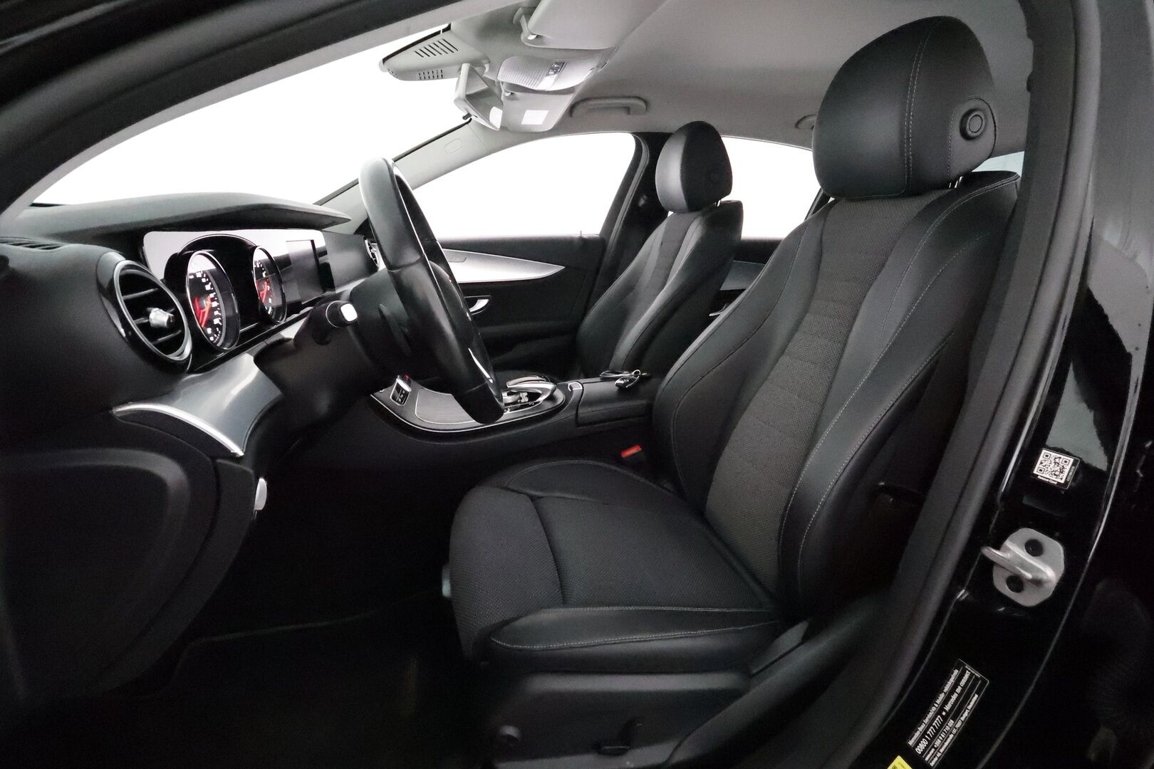 Mercedes-Benz E 2019 300 e A Business Edition EQ Power *Sportpenkit / LED-High Performance / P.Kamera / Navi / Vakkari / Ambient-valaistus* - Akku kuntotarkastettu! / Suomi-auto / Kahdet Renkaat / Juuri huollettu! - Osta nyt, maksa vasta ensi vuonna